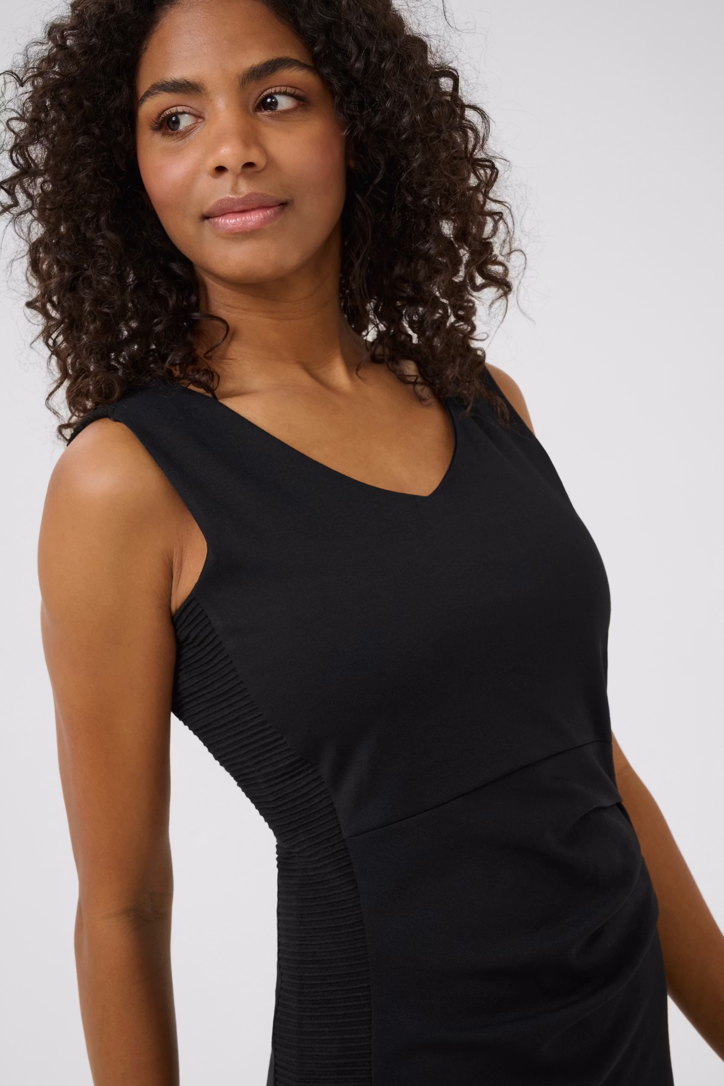 Sara Kleid LOOKBOOK DETAIL 10500655-50600