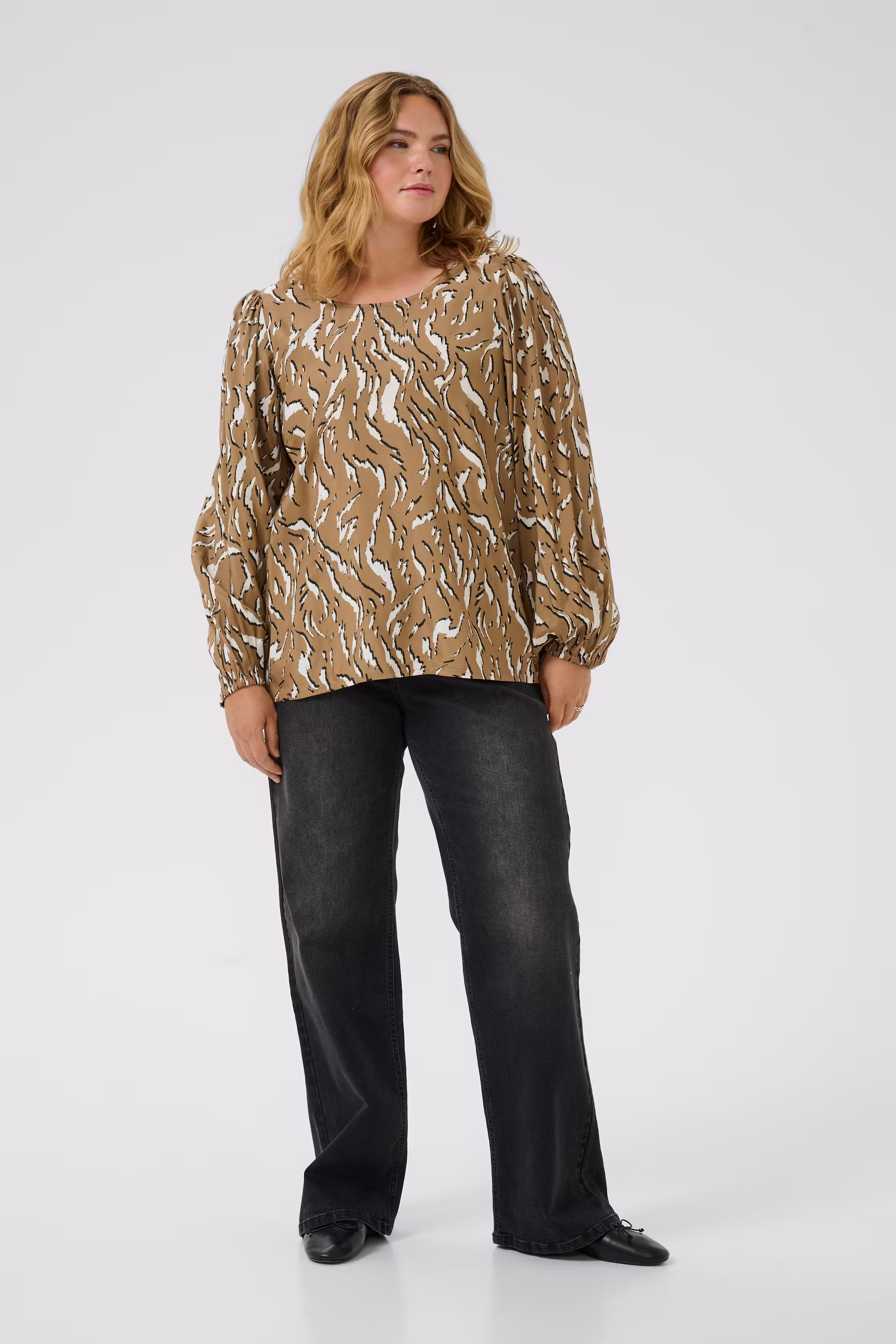 KCmilina Bluse LOOKBOOK FRONT 10583607-108184