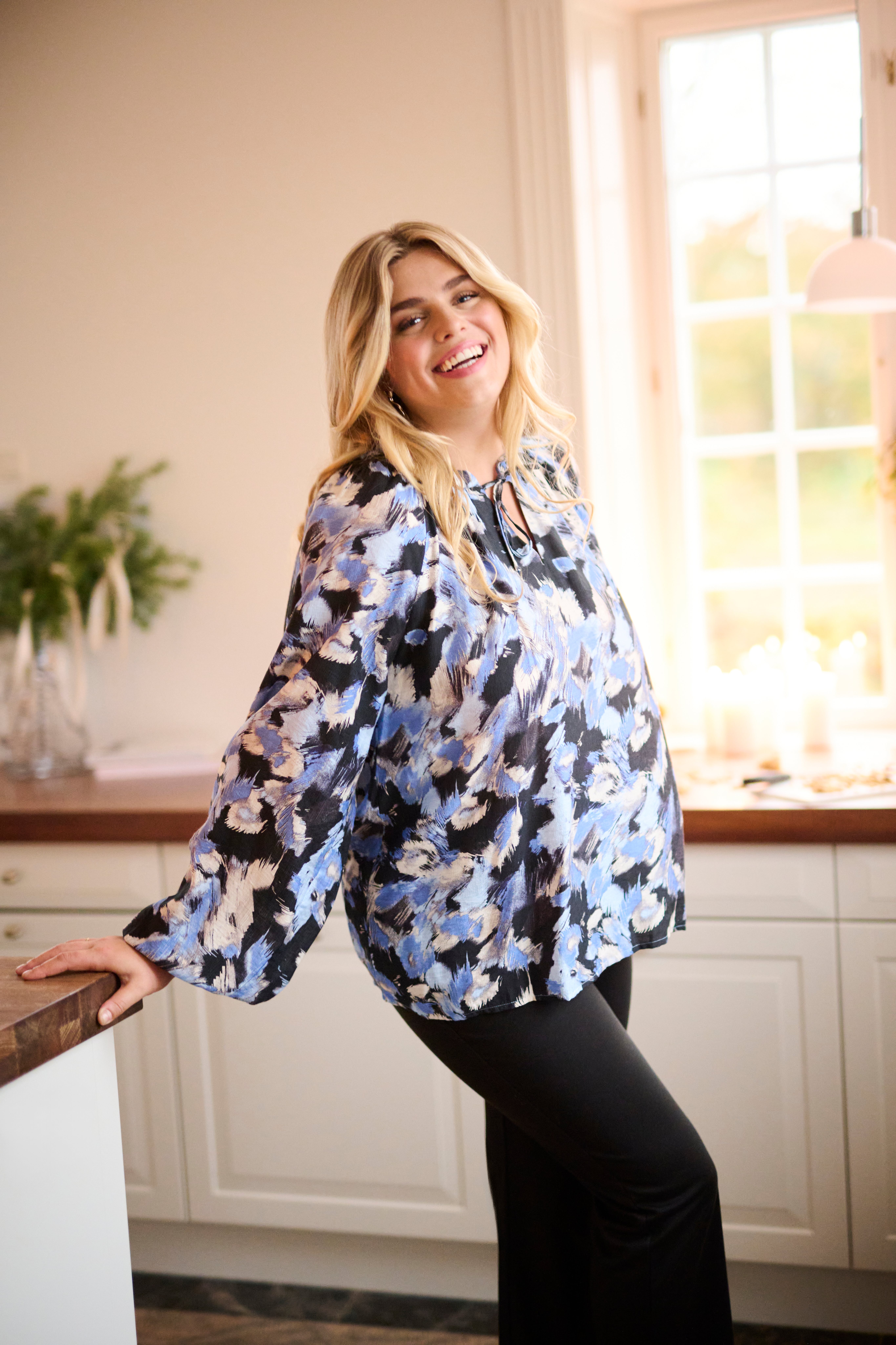 KCtoria Blouse LOCATION NONE 10582862-106806