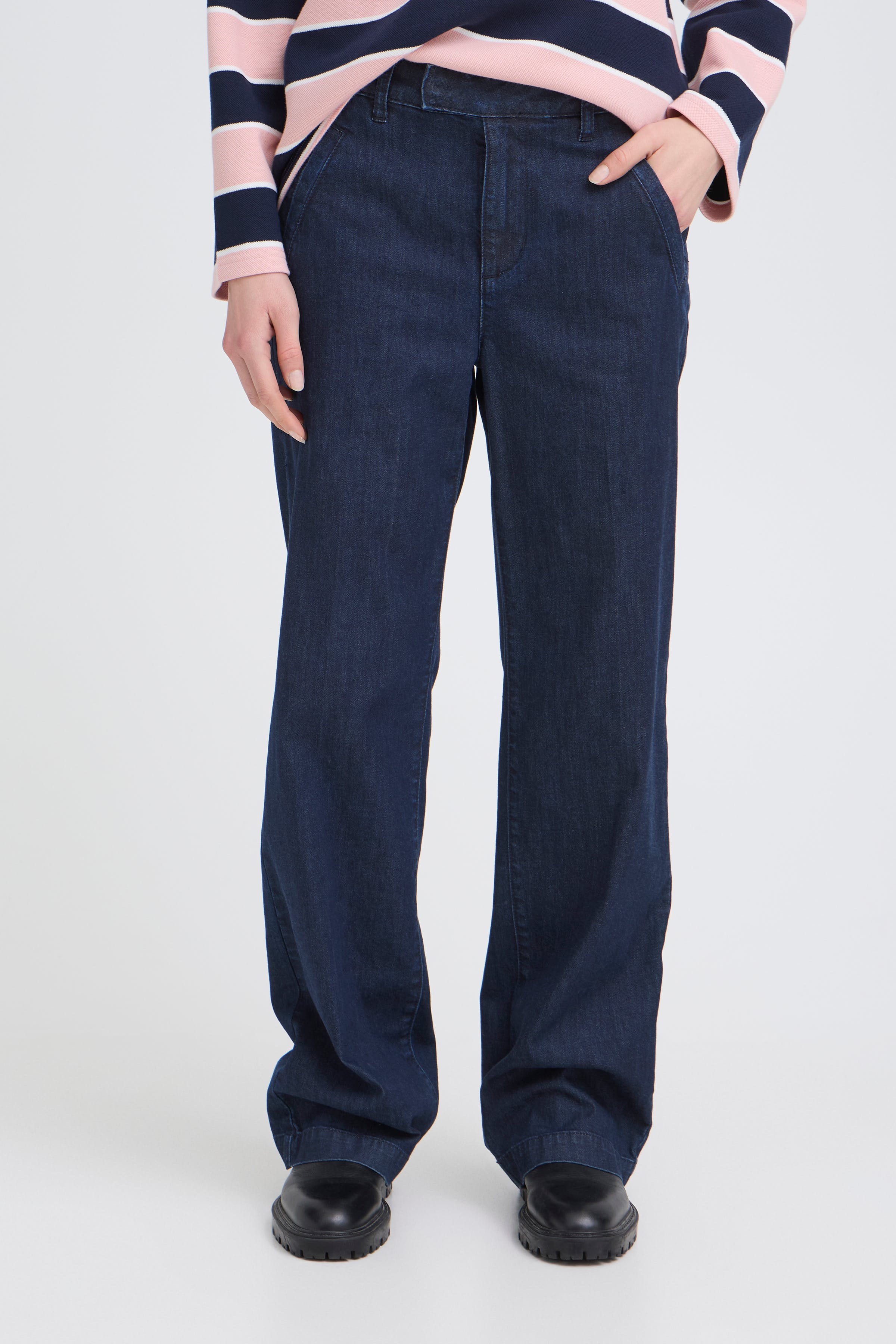 PZALLIE Hose LOOKBOOK FRONT 50210351-200002