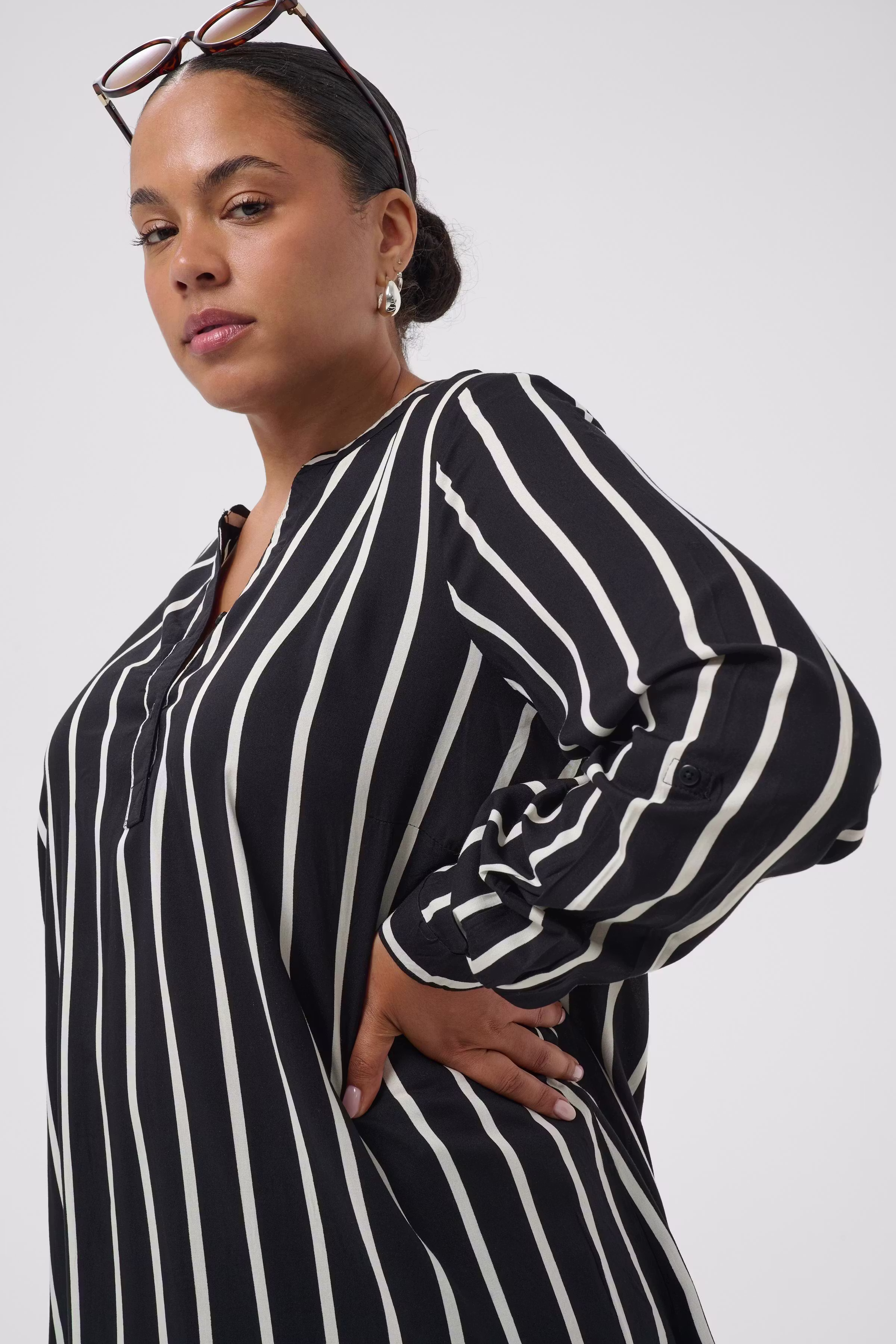 KCmilana Kjole LOOKBOOK DETAIL 10580625-100596