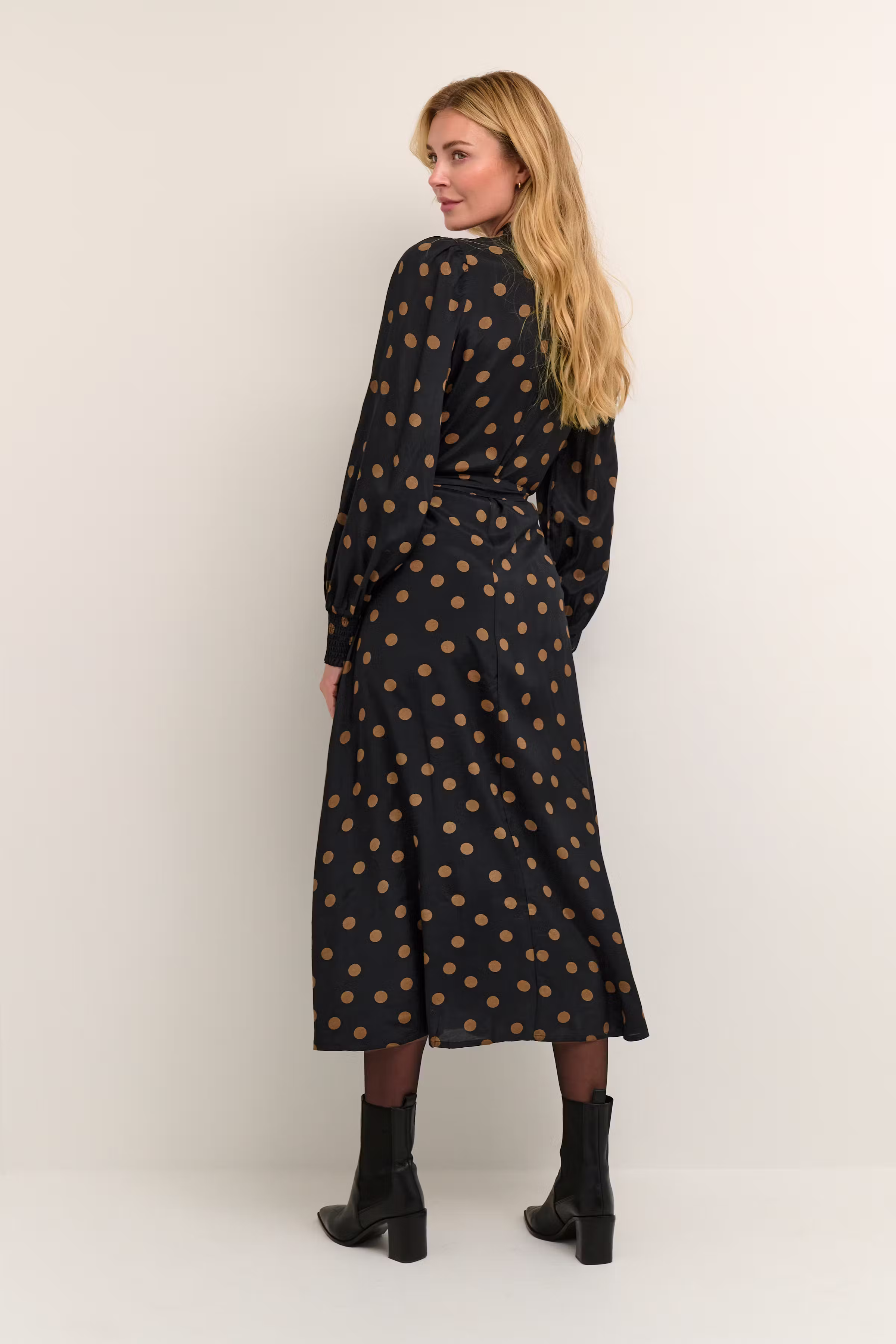 KAflorina Kjole LOOKBOOK BACK 10506764-103709