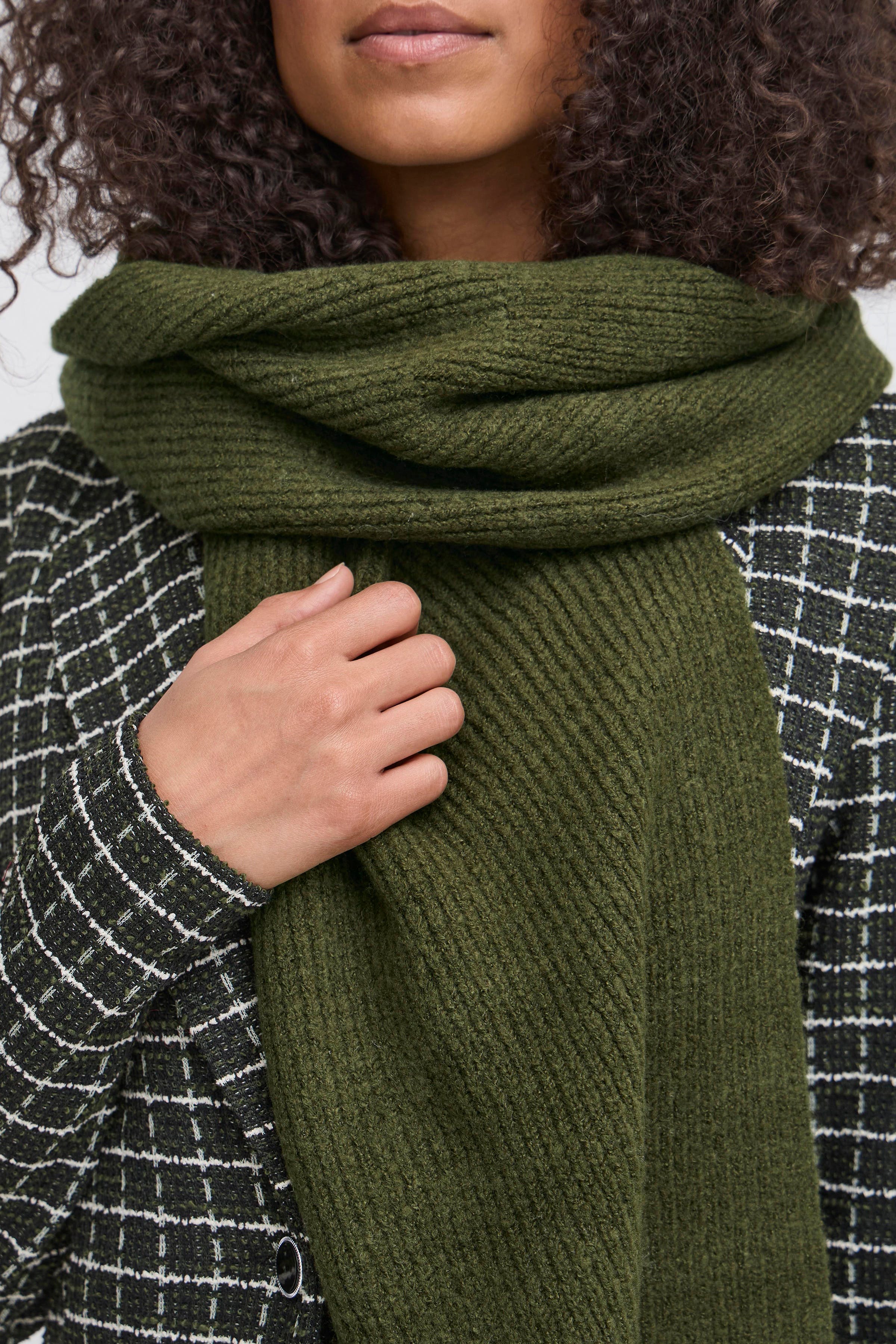 IAIVO Scarf LOOKBOOK FRONT 20112670-190419