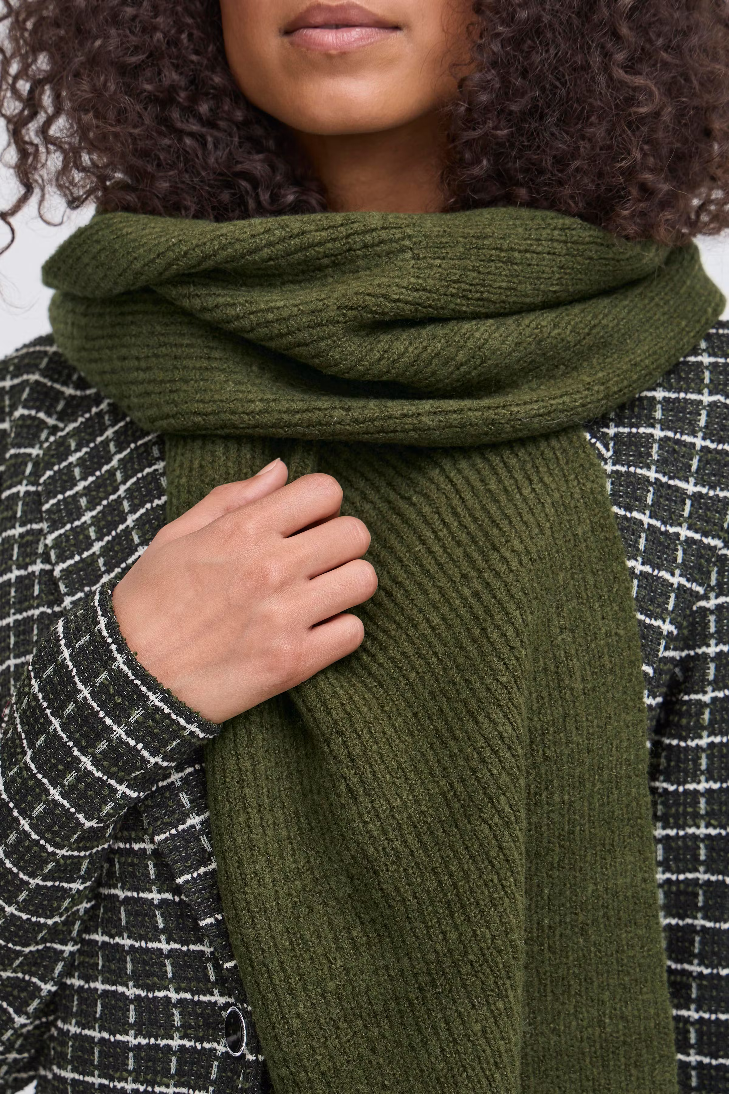 IAIVO Skjerf LOOKBOOK FRONT 20112670-190419