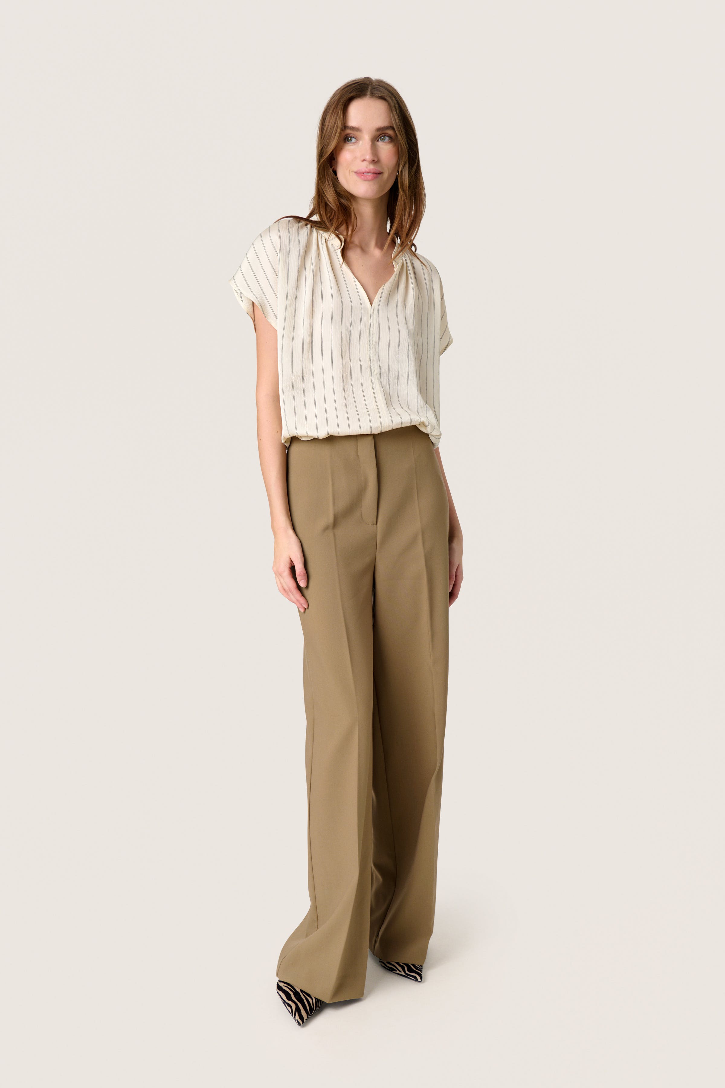 SLCorinne Wide Byxor LOOKBOOK FRONT 30407228-180617