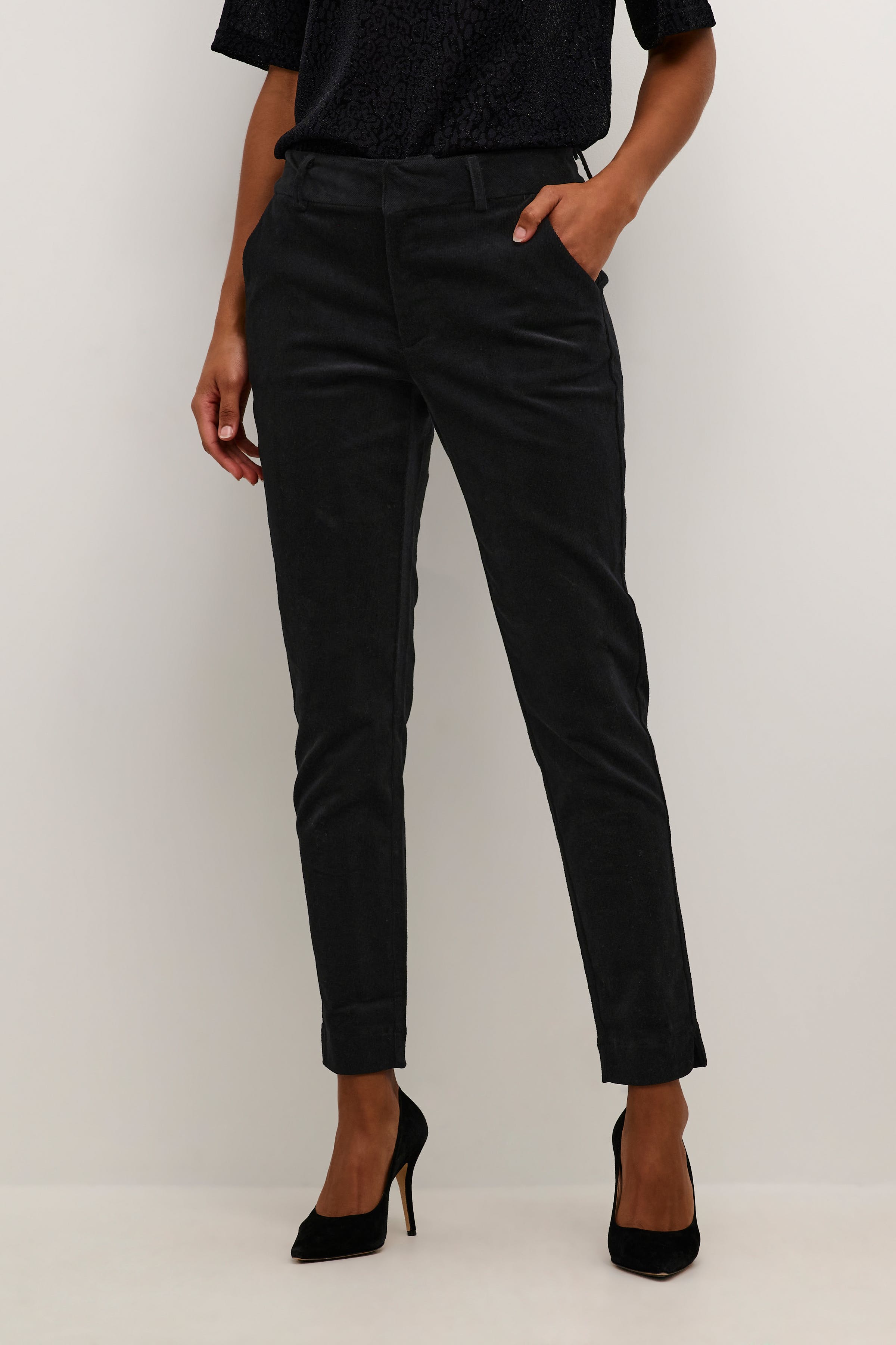 KAlina Bukser LOOKBOOK FRONT 10507272-100121