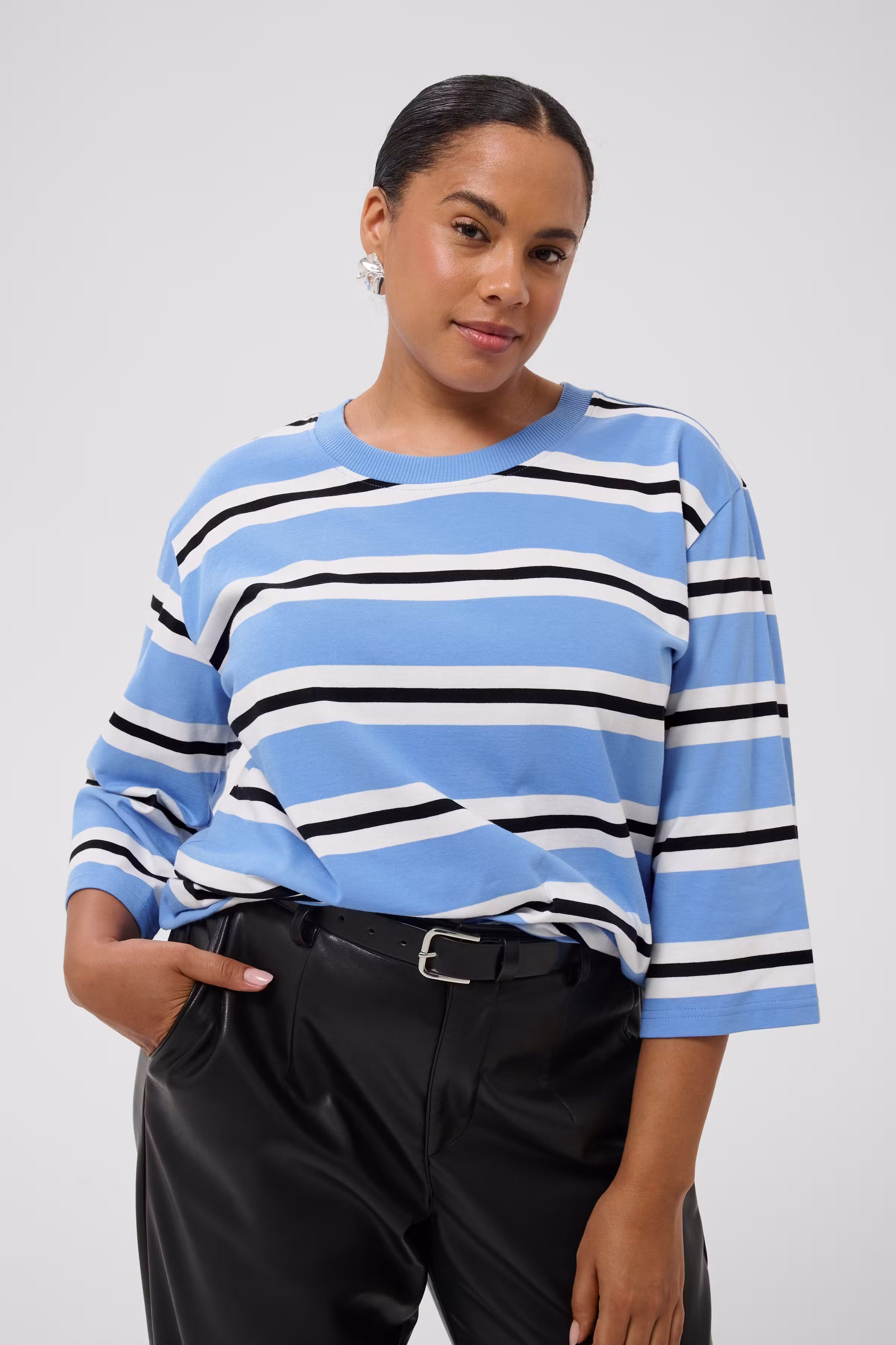 KCwinni T-shirt LOOKBOOK DETAIL 10584390-109938