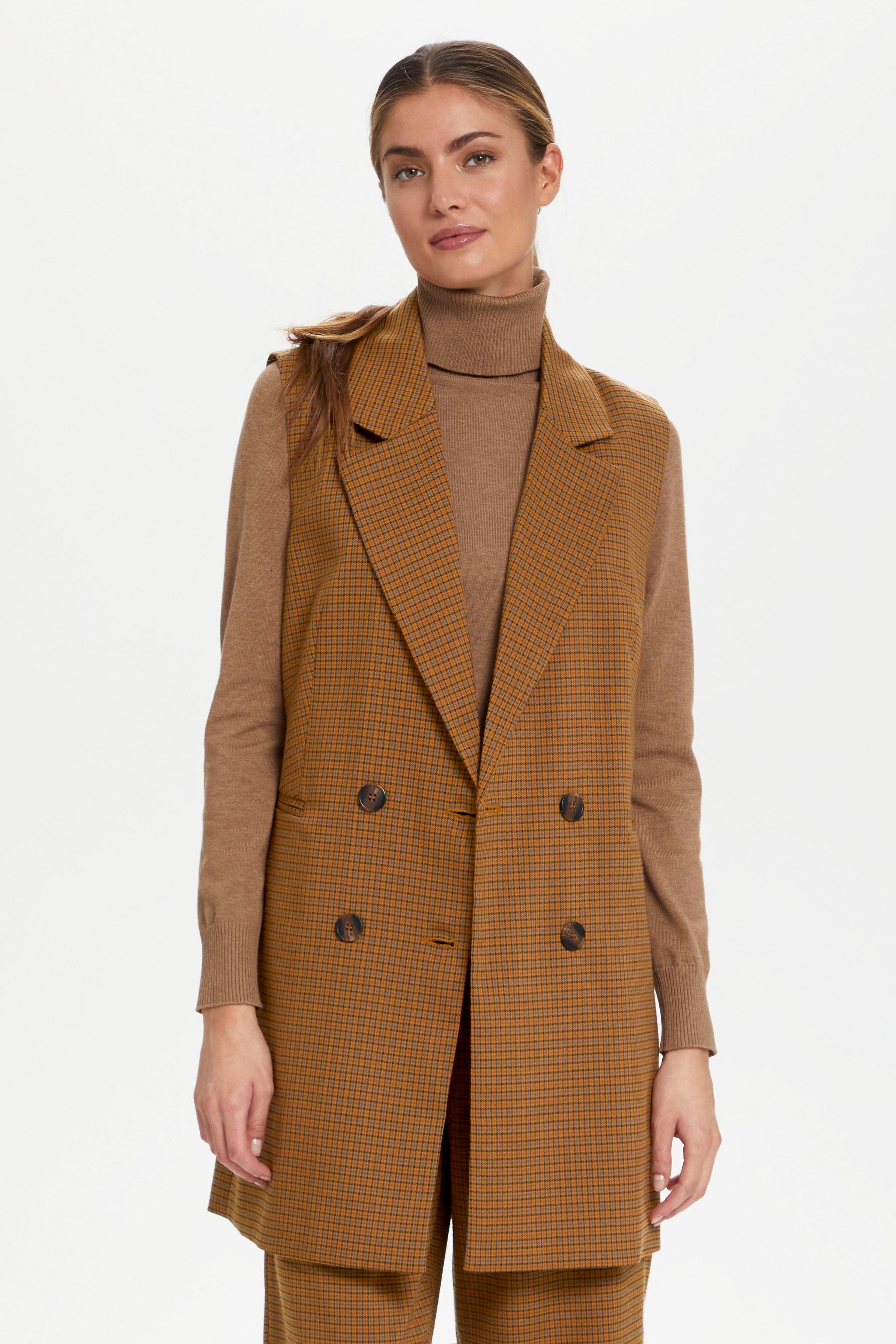 KisSZ Vest

 LOOKBOOK FRONT 30511657-190912