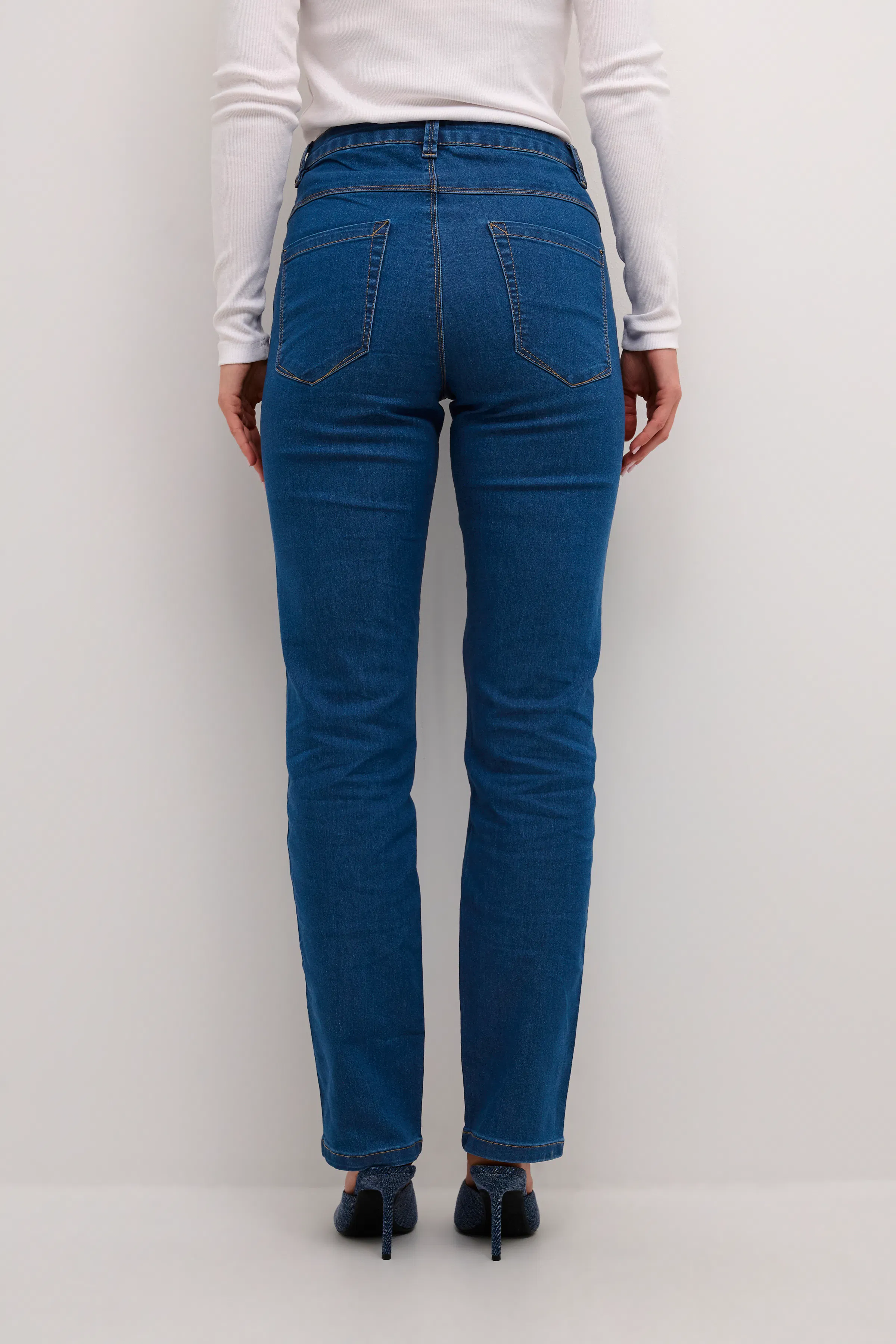 KAvicky Straight Jeans LOOKBOOK BACK 10506530-103758