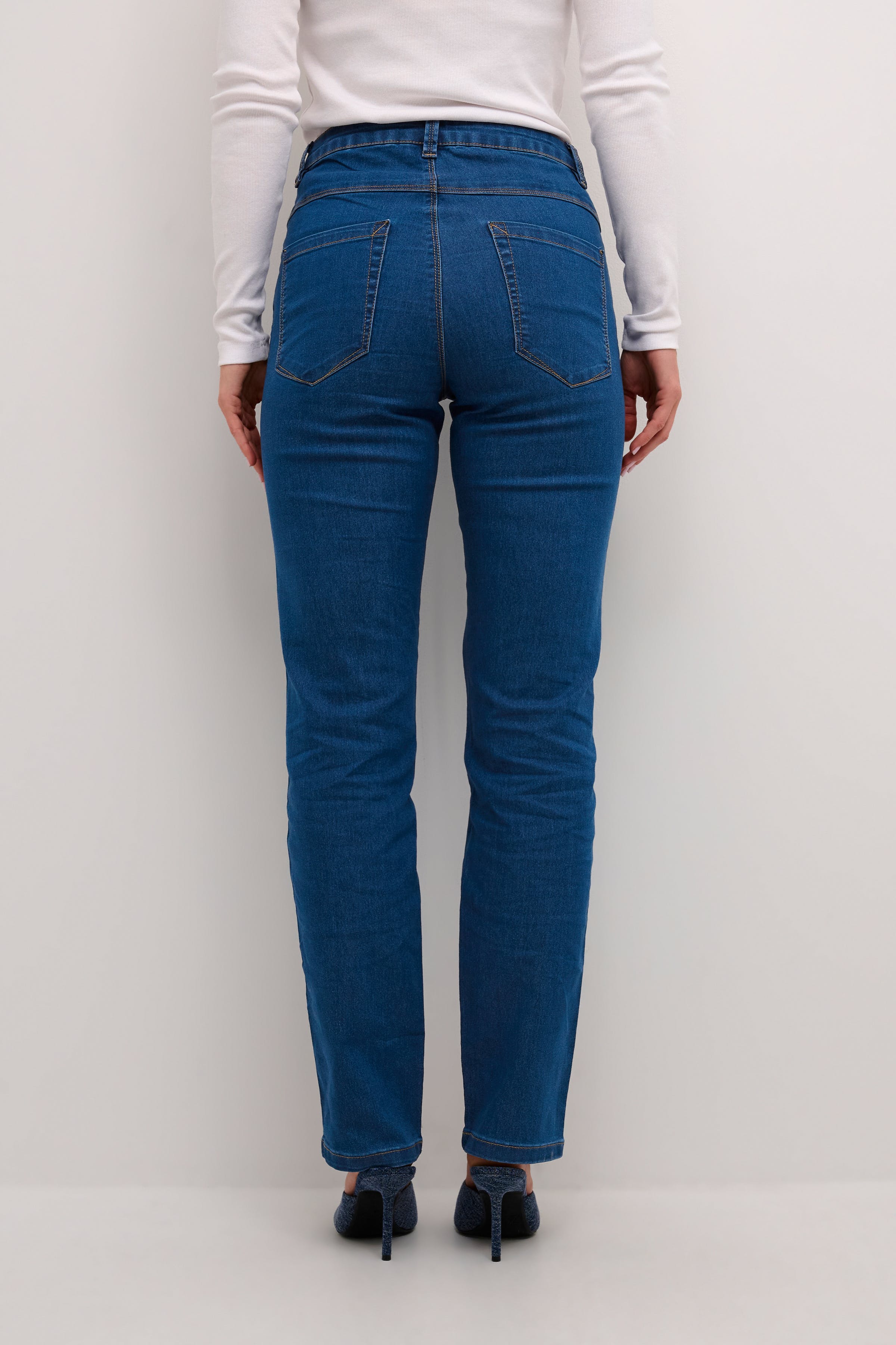 KAvicky Straight Jeans LOOKBOOK BACK 10506530-103758