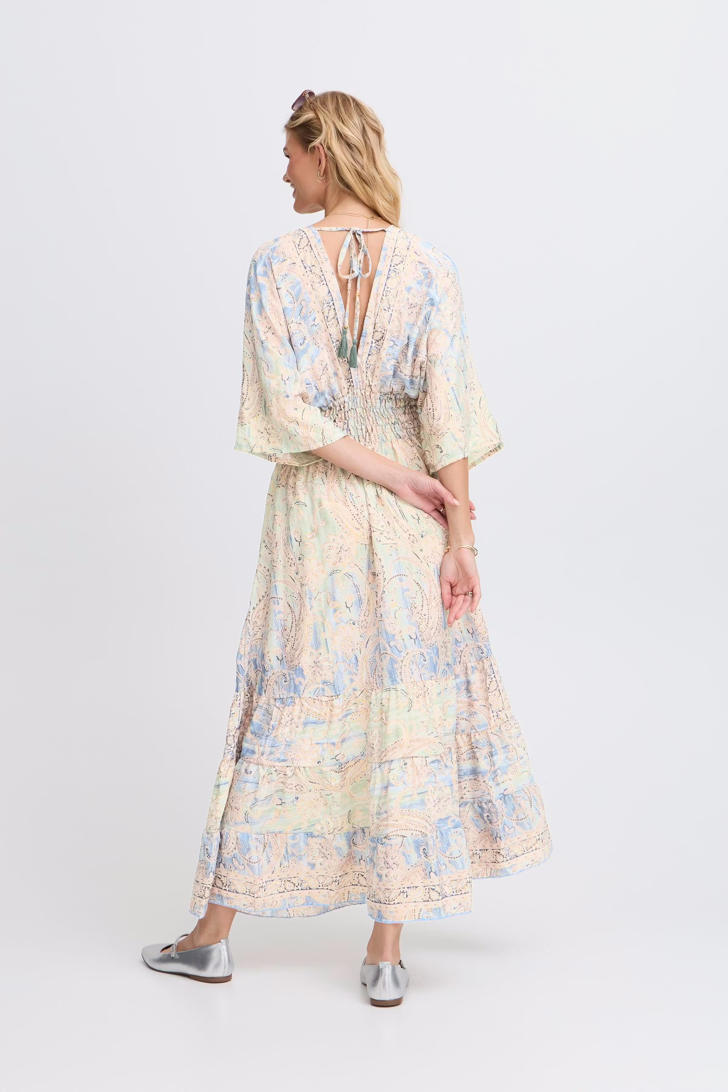 SBILSEBETH Kjole LOOKBOOK BACK 22101008-205626