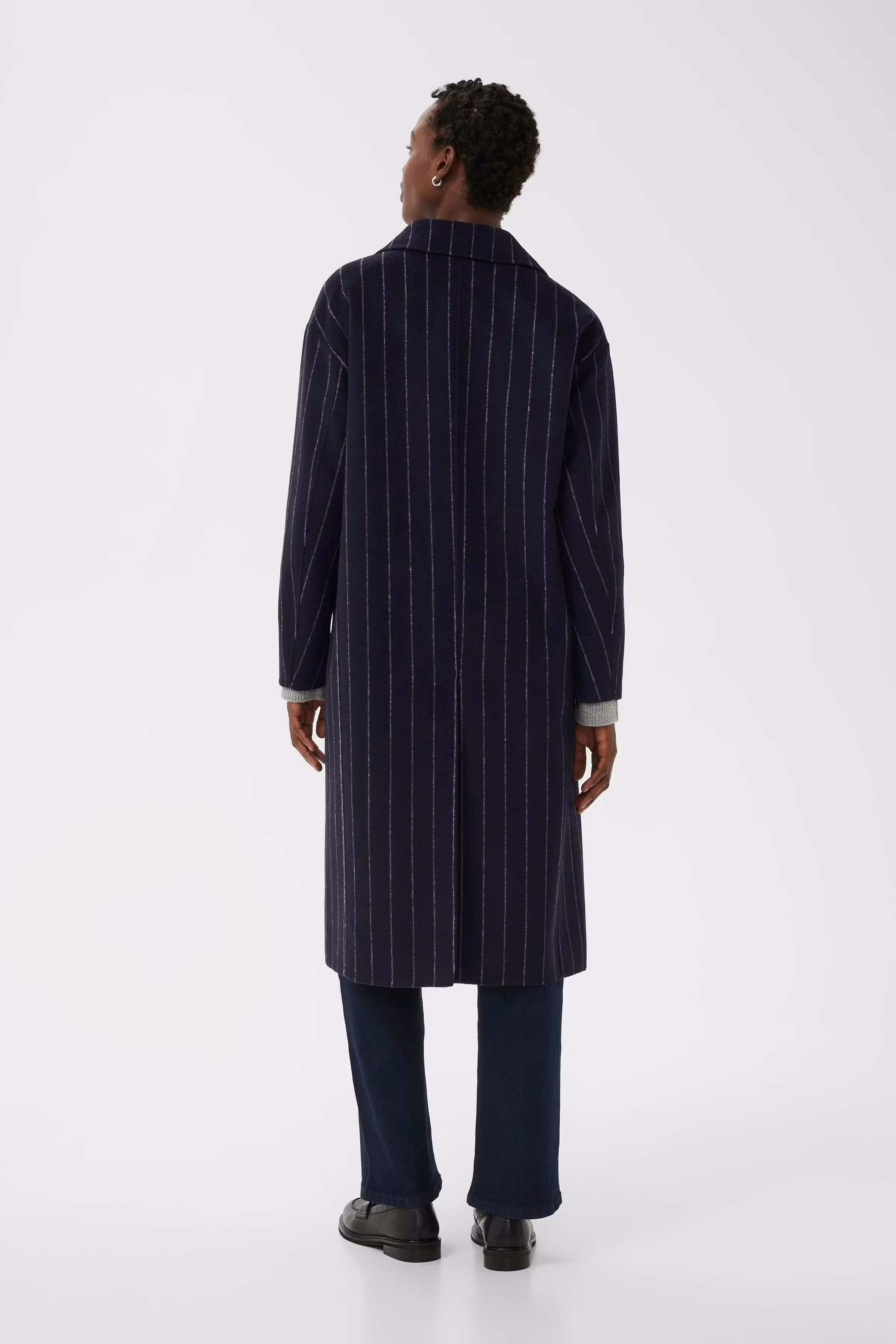 LorelaisPW Mantel LOOKBOOK BACK 30309763-303901