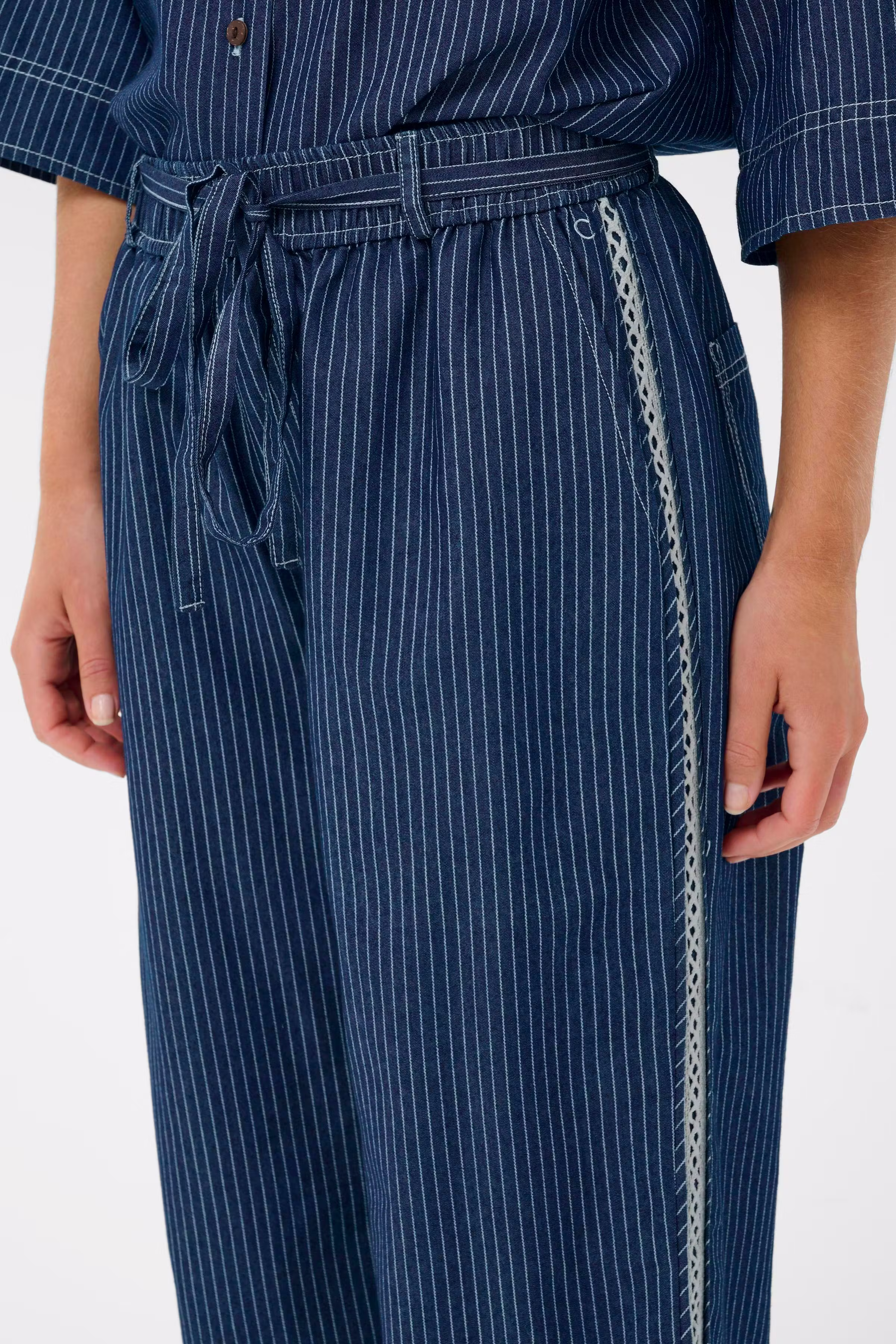 CRAgate Trousers LOOKBOOK DETAIL 10614791-109134