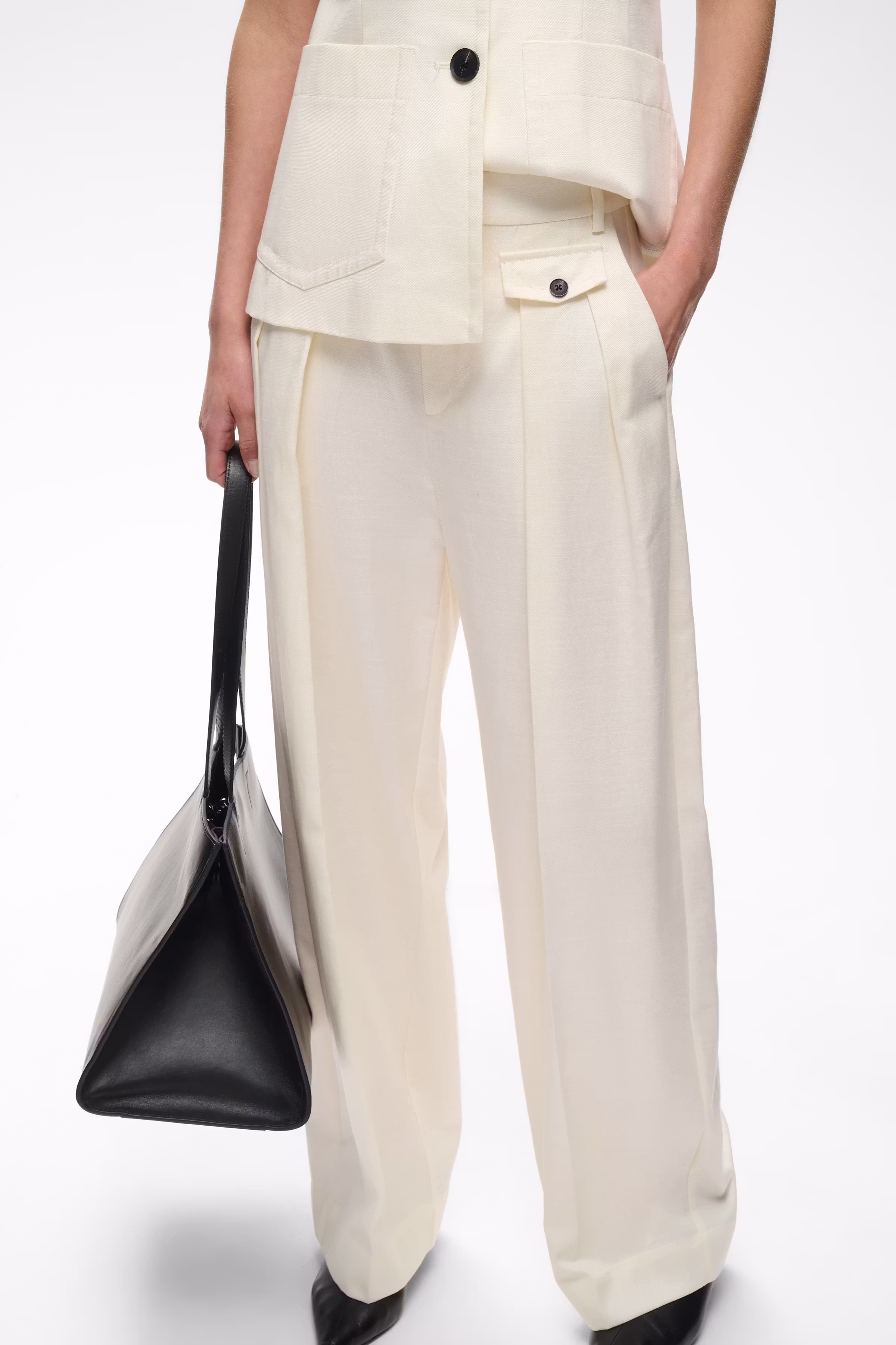 QUENTAIW Trousers LOOKBOOK DETAIL 30112663-120601