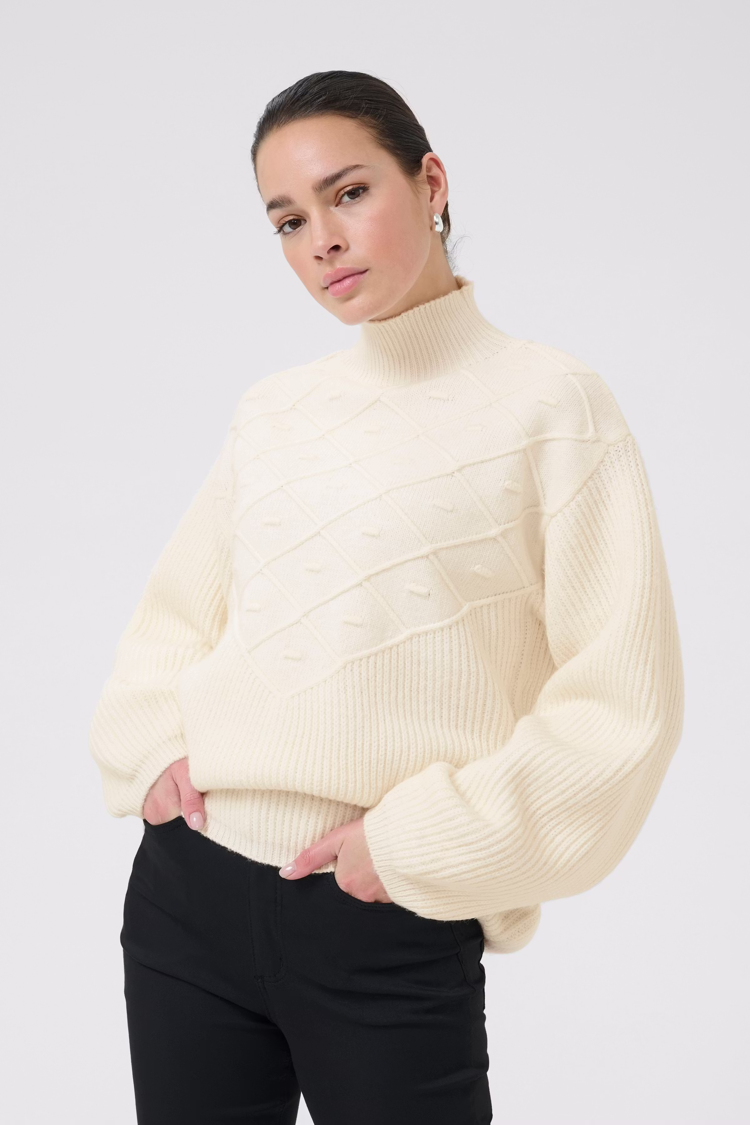 KAmaddie Pullover LOOKBOOK FRONT 10510455-110602