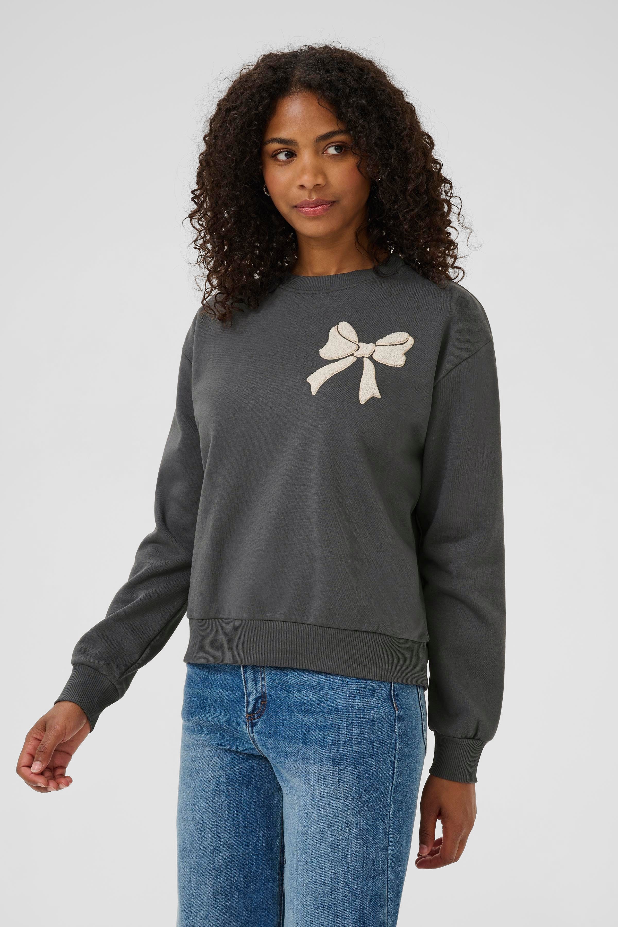 KAelenora Sweatshirt LOOKBOOK FRONT 10510672-108375