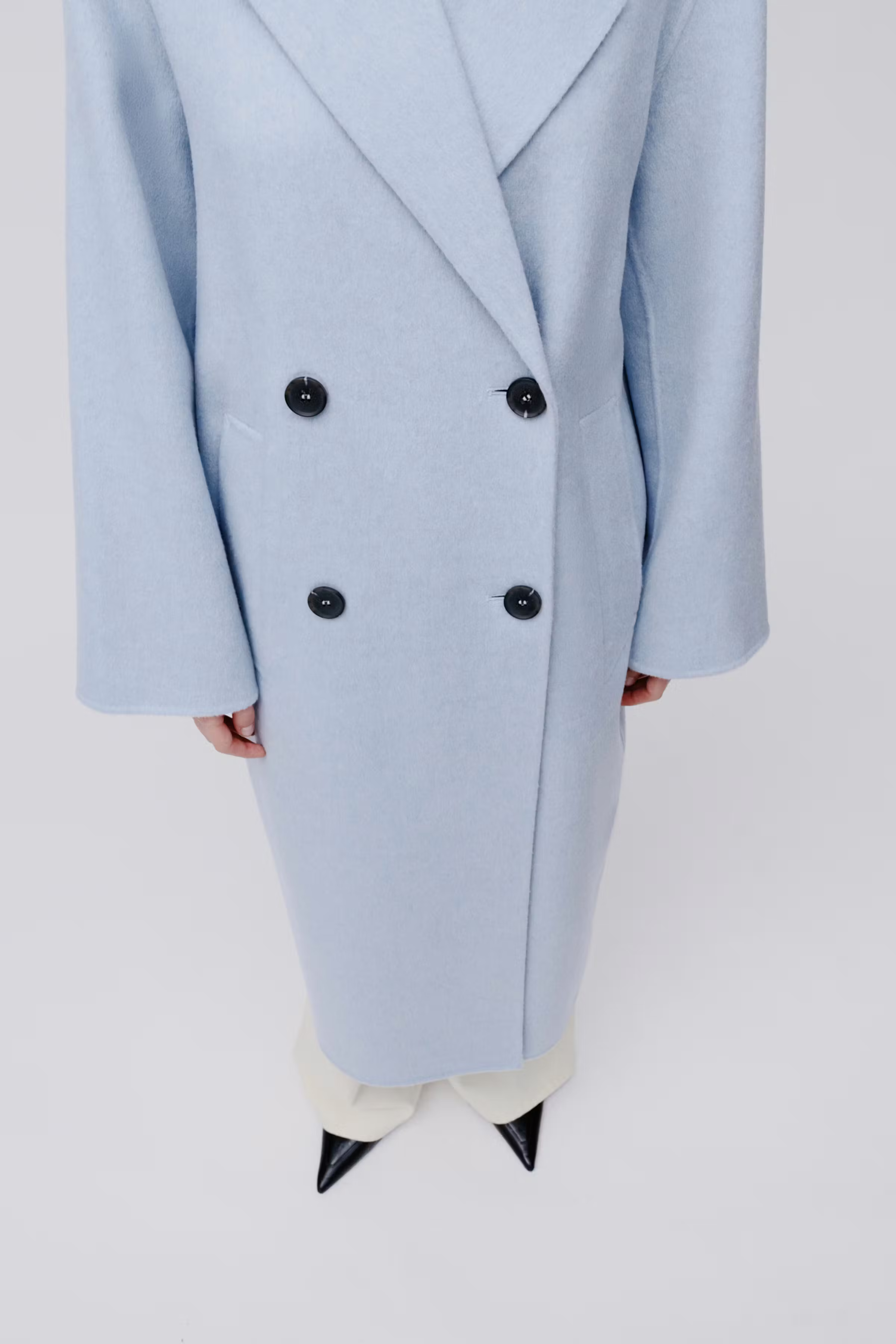 CLARA Mantel LOOKBOOK FRONT 30600563-BL833