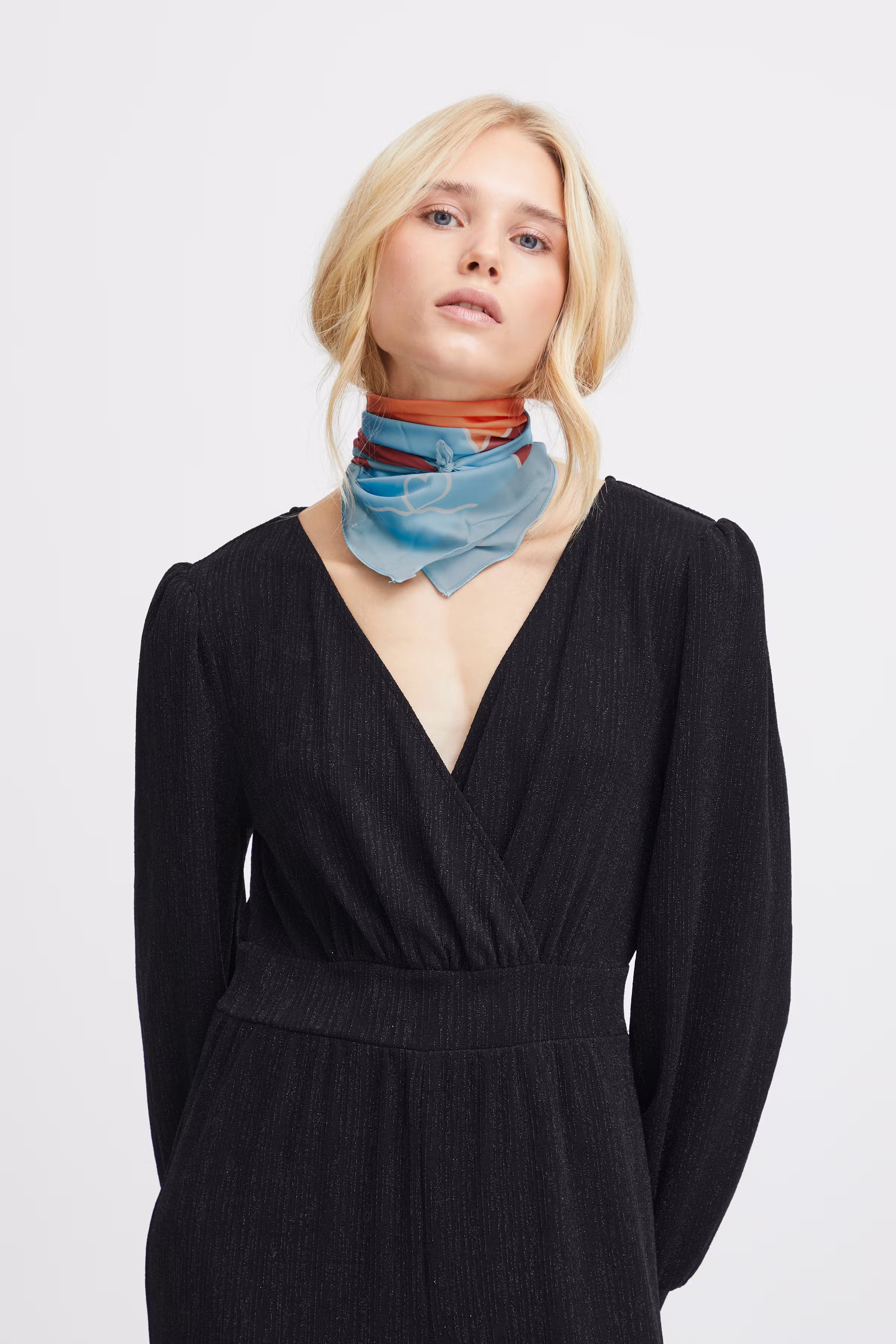 IAREBA Skjerf LOOKBOOK FRONT 20120540-154421