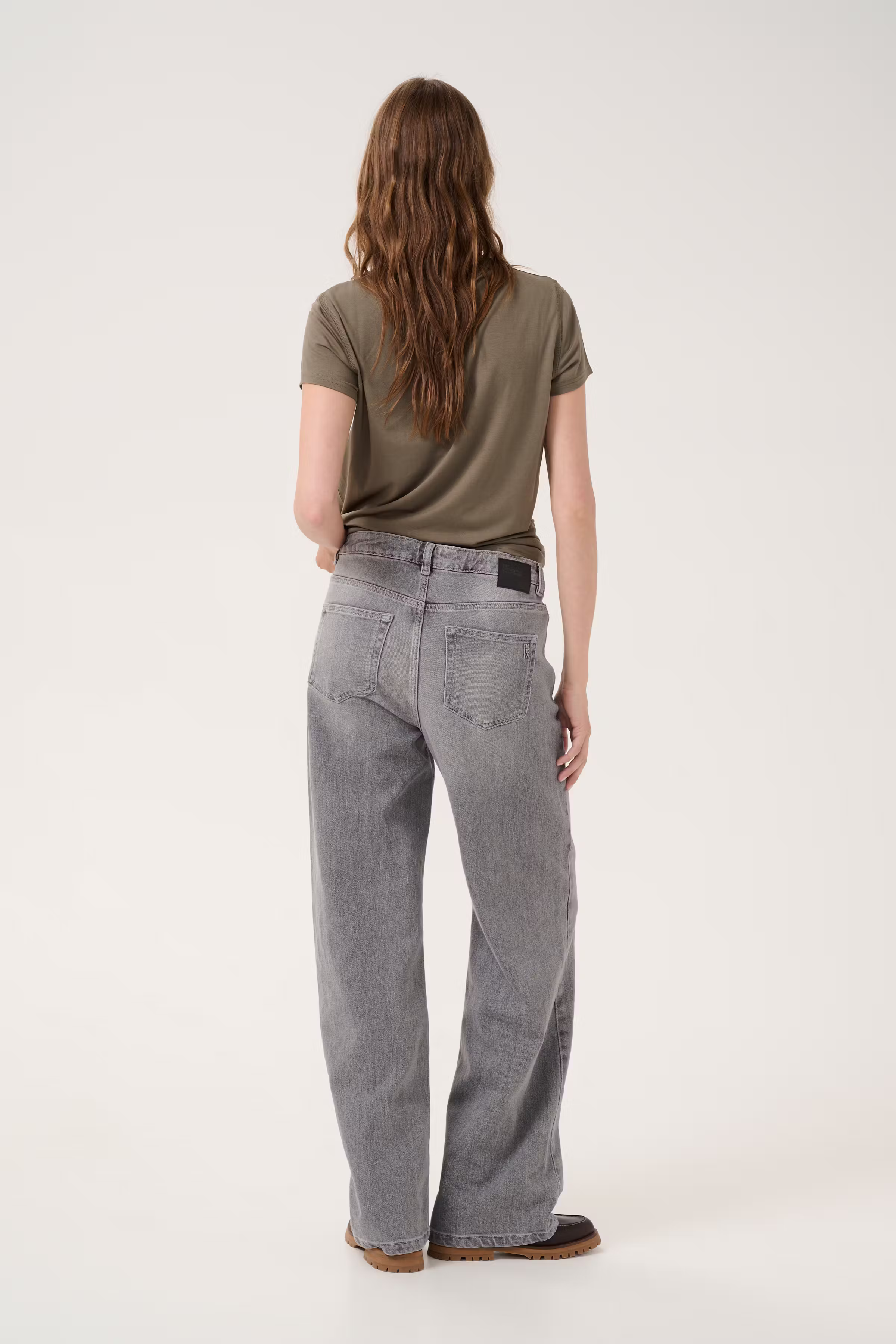 05 THE LOUIS HIGH WIDE JEANS LOOKBOOK BACK 10704222-100074