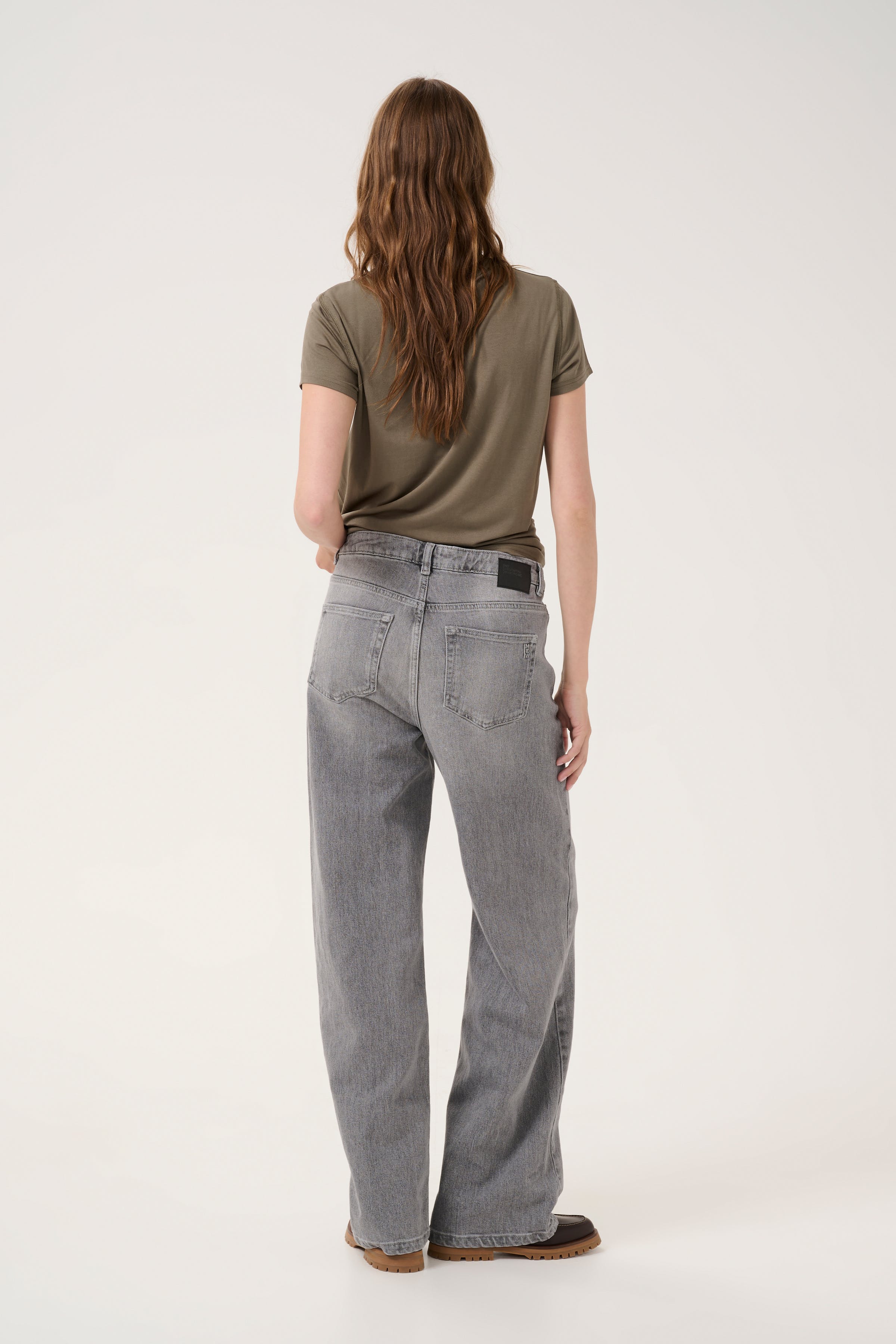 05 THE LOUIS HIGH WIDE LOOKBOOK BACK 10704222-100074