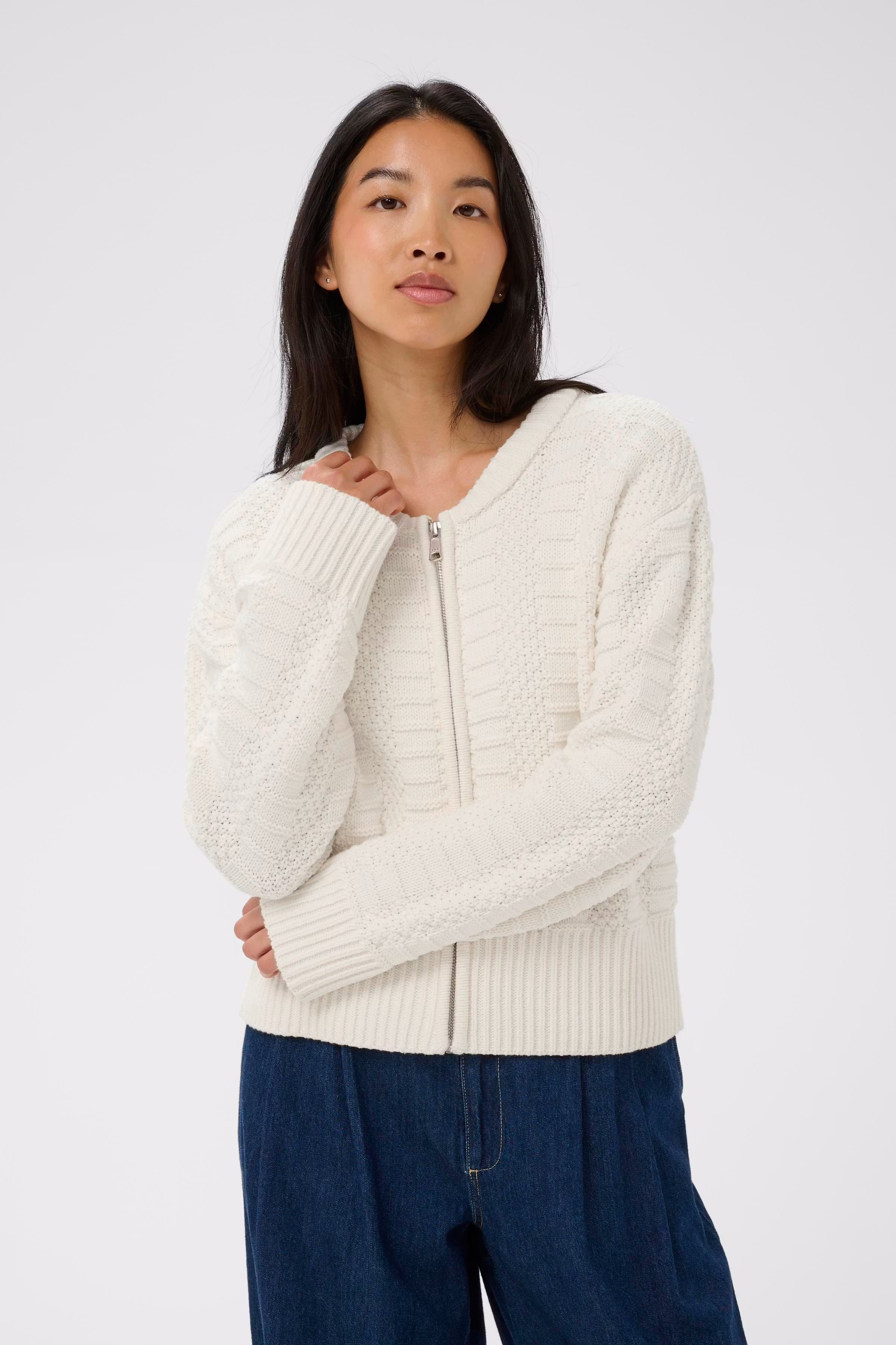 AnielaPW Cardigan LOOKBOOK FRONT 30310397-110701