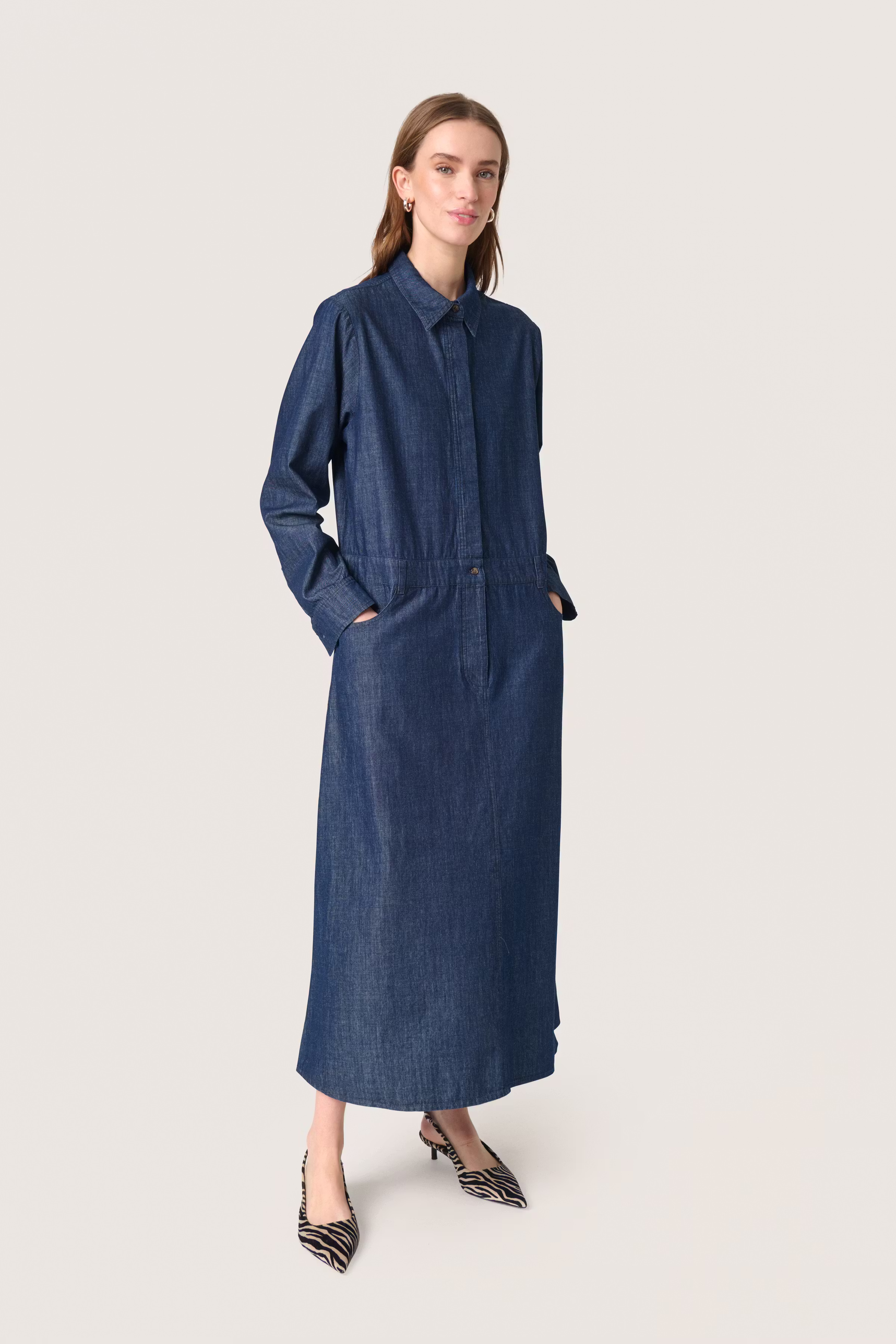 SLChamy Klänning LOOKBOOK FRONT 30408497-301728