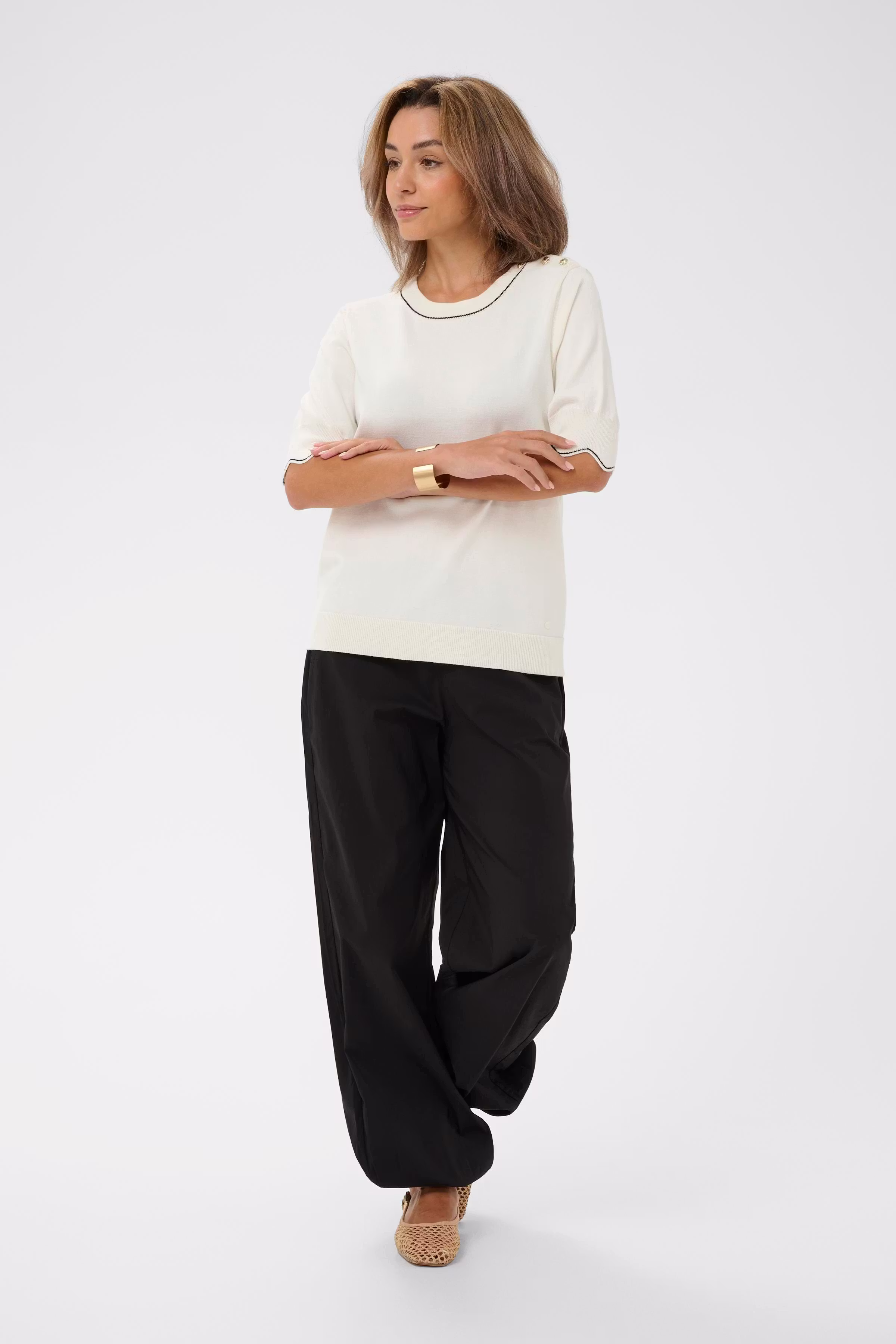 CRVillea Blouse LOOKBOOK FRONT 10614867-110701