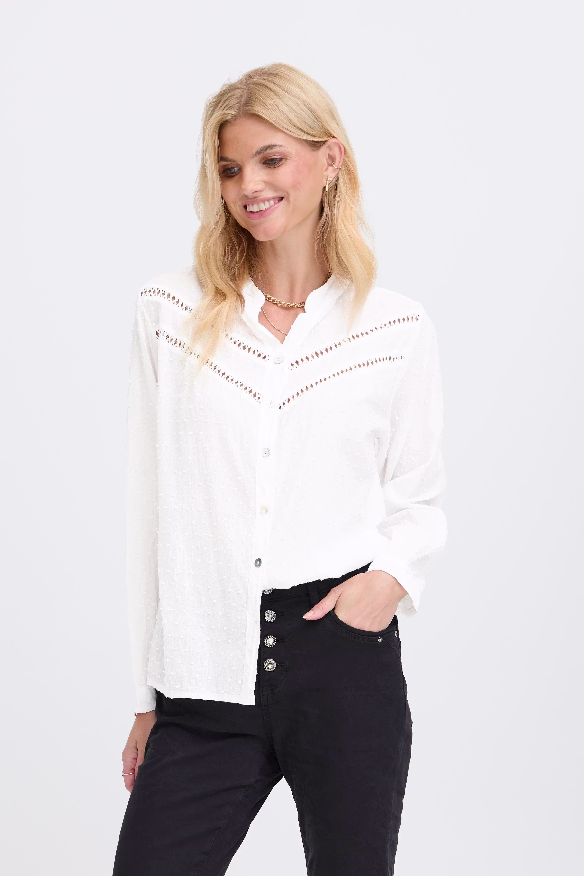 SBLIFA Bluse LOOKBOOK FRONT 22100919-110602