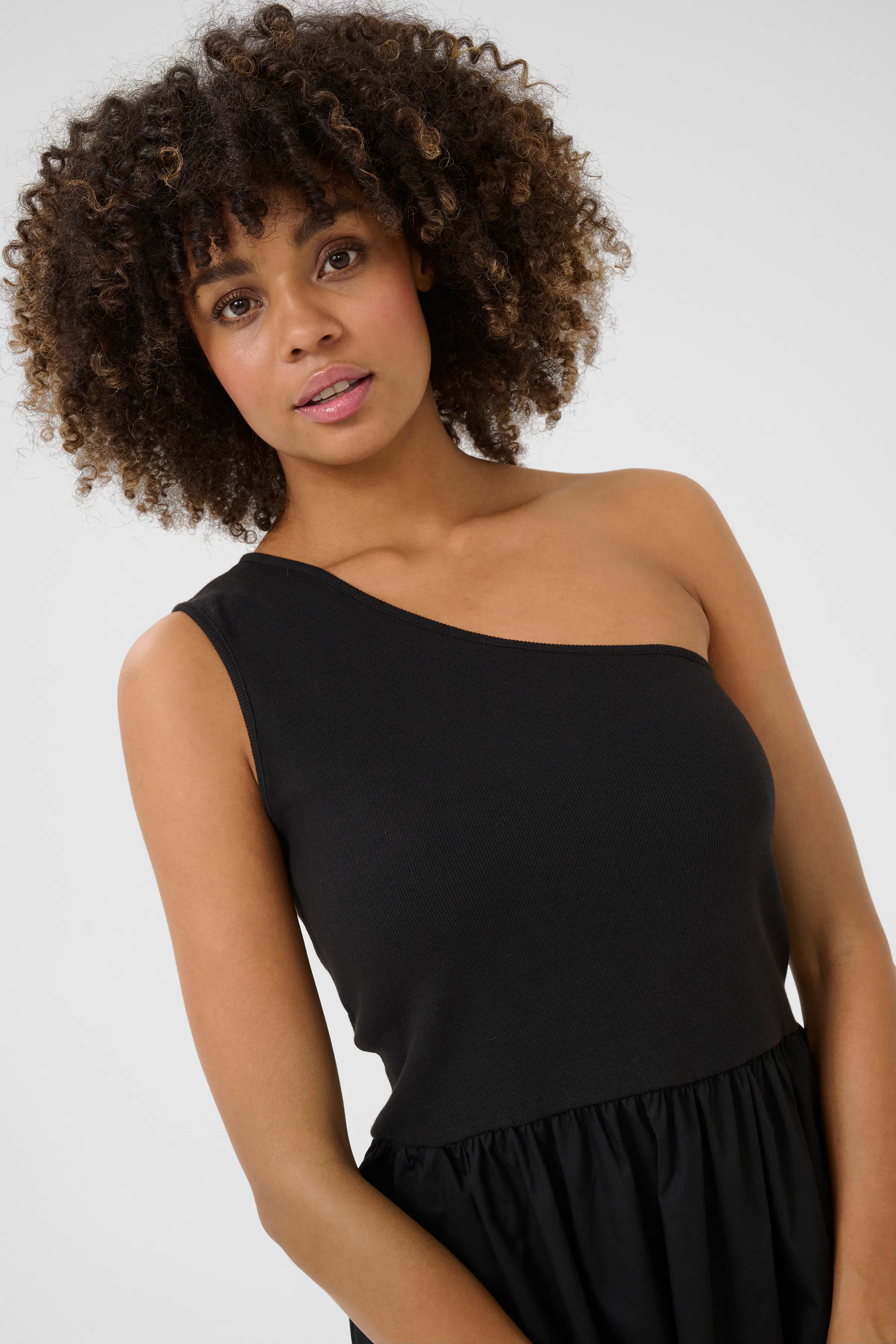 CUflorence one-shoulder kjole LOOKBOOK DETAIL 50111873-500012
