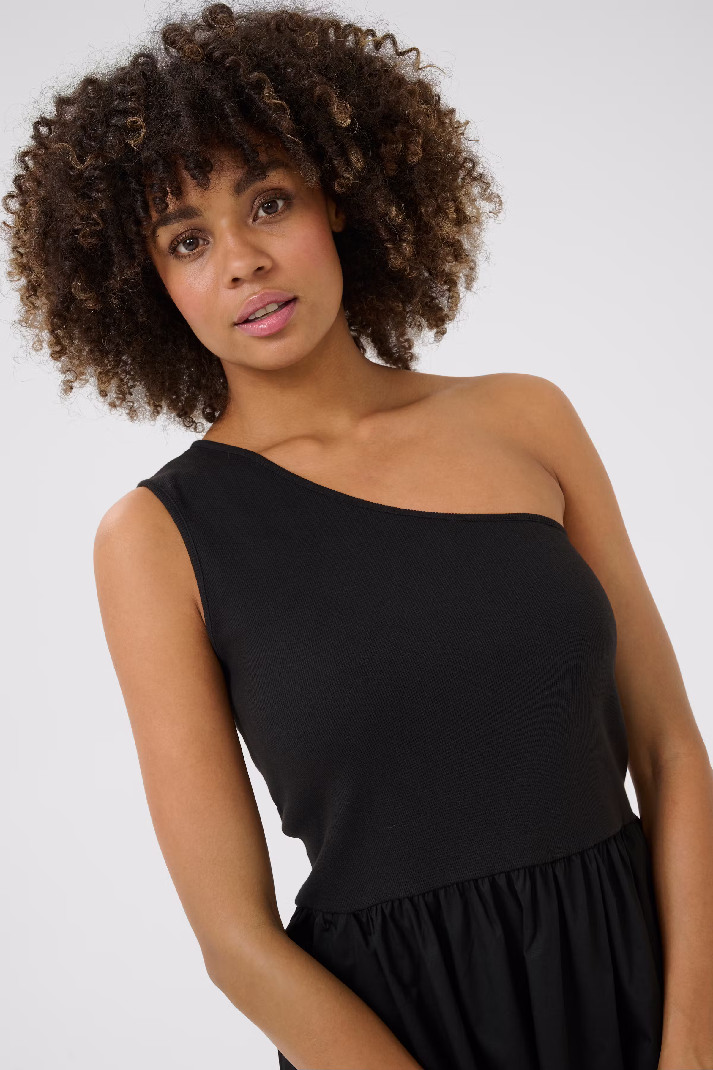 CUflorence one-shoulder Kleid LOOKBOOK DETAIL 50111873-500012