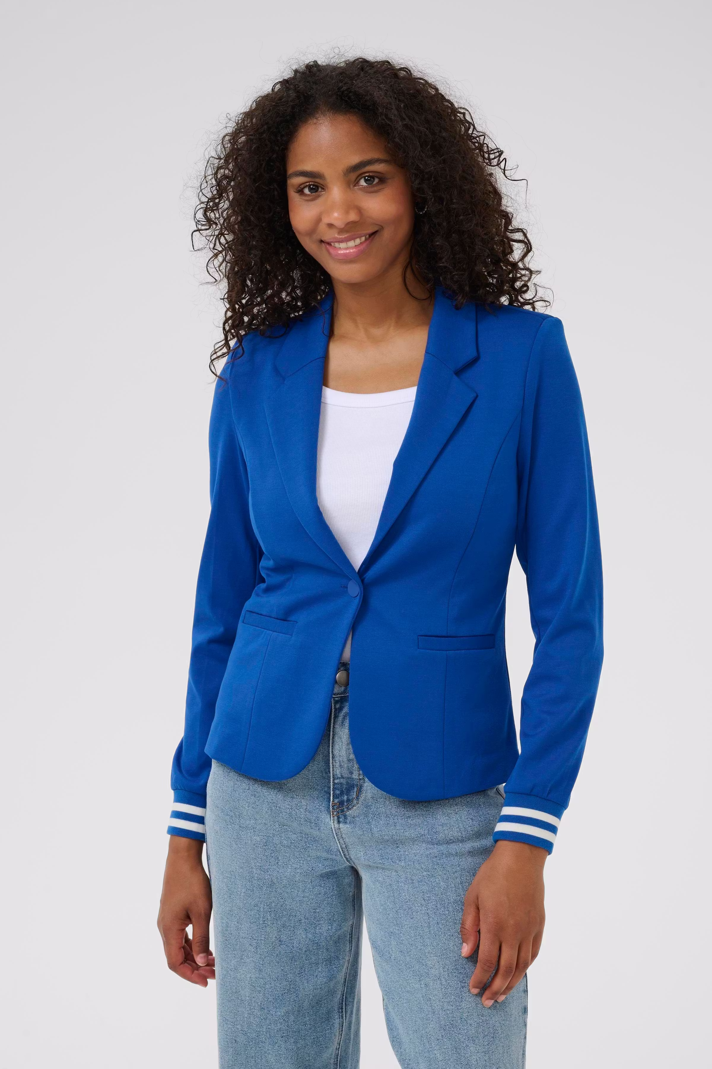 KAKinnie Blazer LOOKBOOK FRONT 10550800-108558