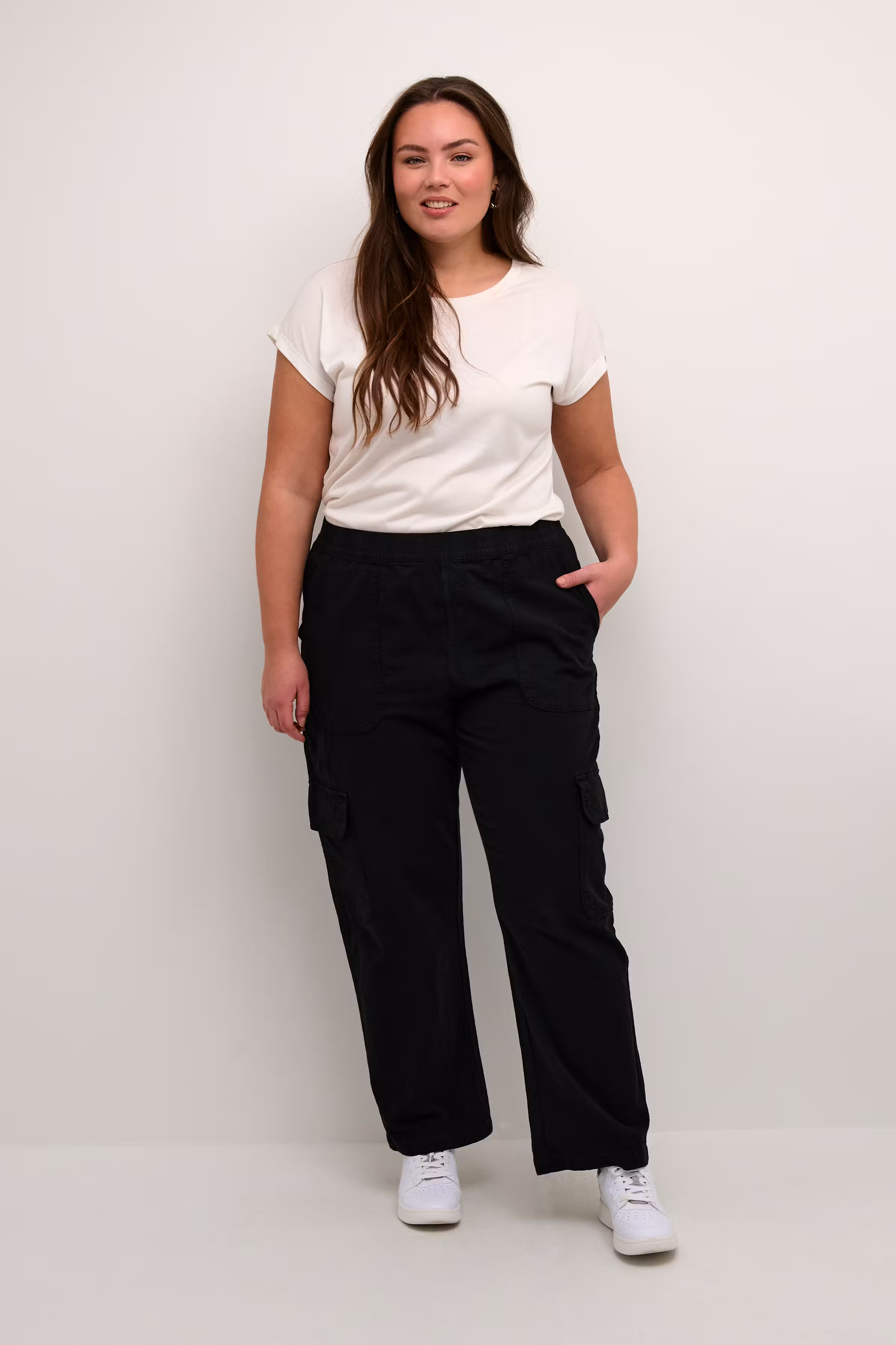 KCnana Trousers LOOKBOOK FRONT 10582110-100121