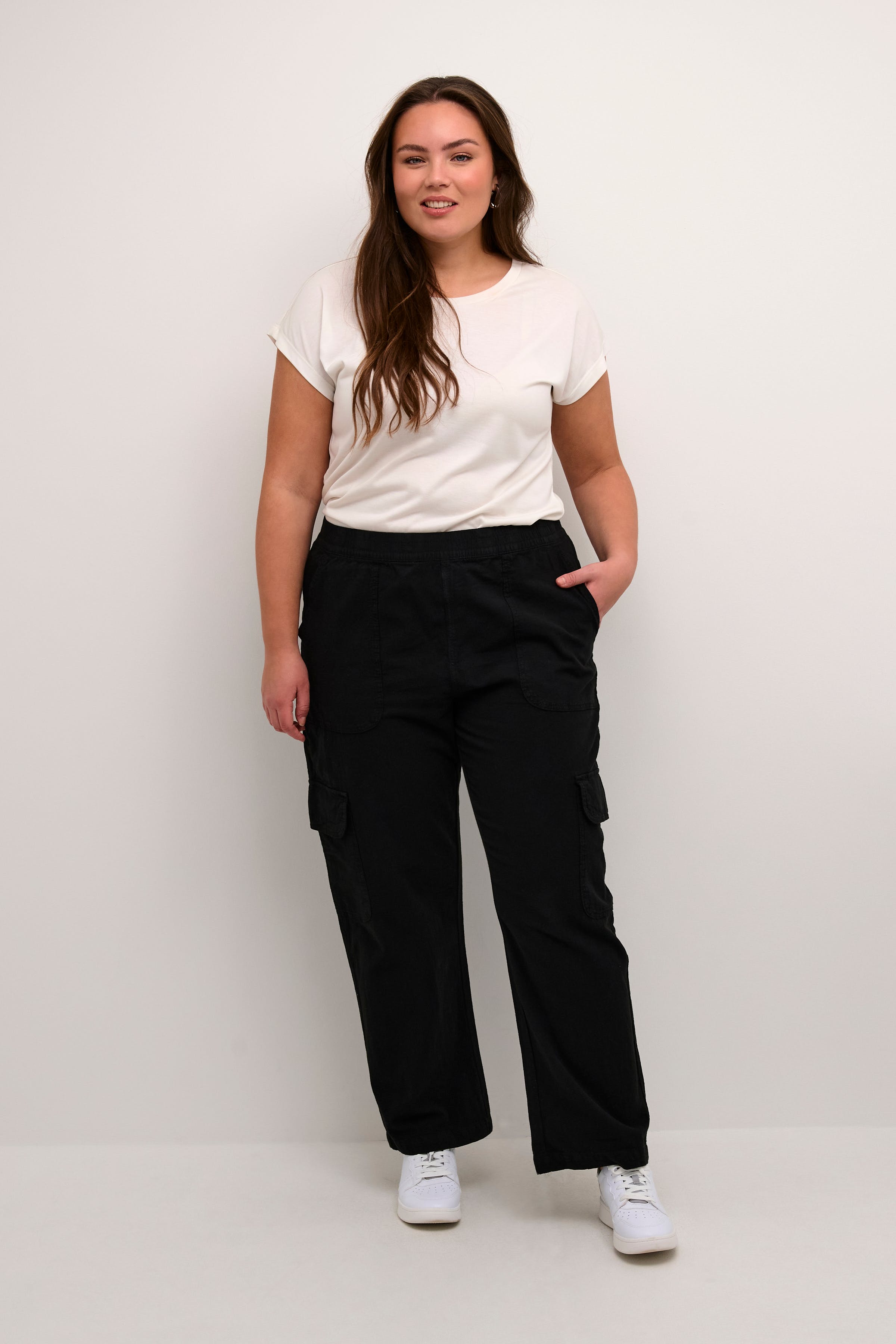 KCnana Trousers LOOKBOOK FRONT 10582110-100121