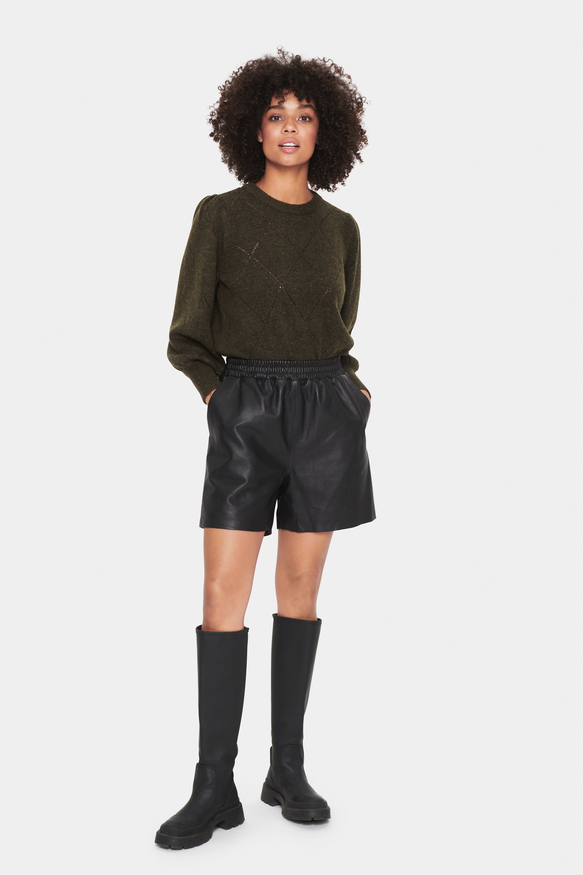 OvaSZ Shorts LOOKBOOK FRONT 30512599-193911