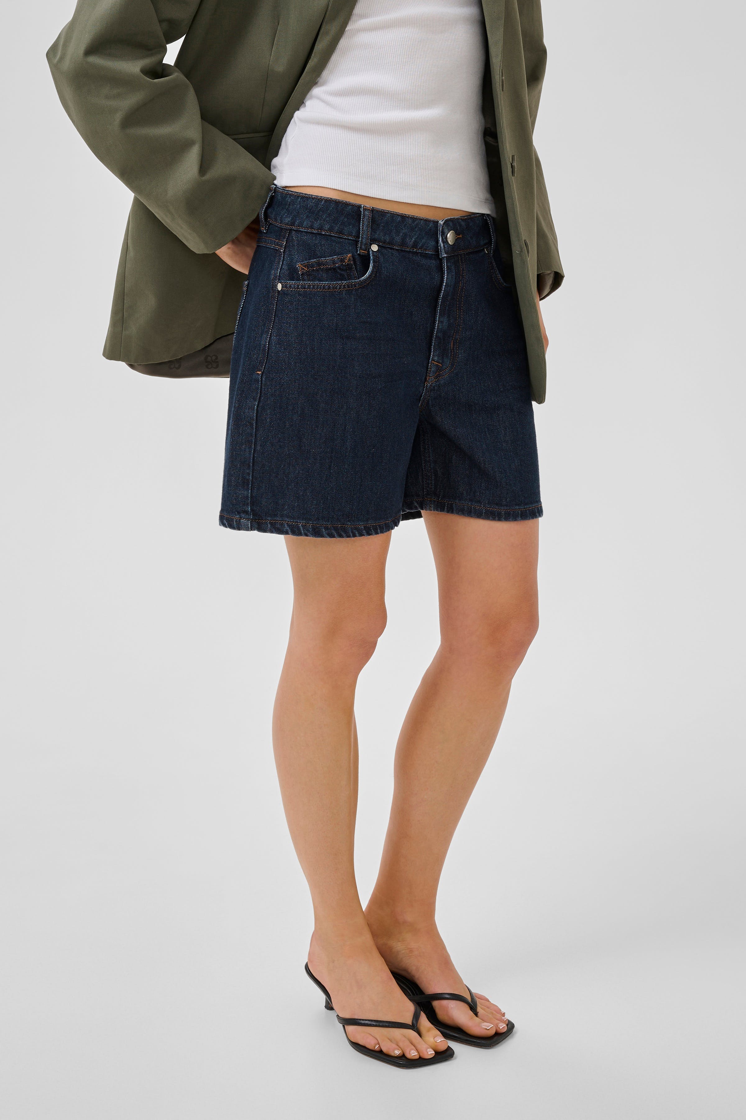 LucyMW Shorts LOOKBOOK FRONT 10704295-100067