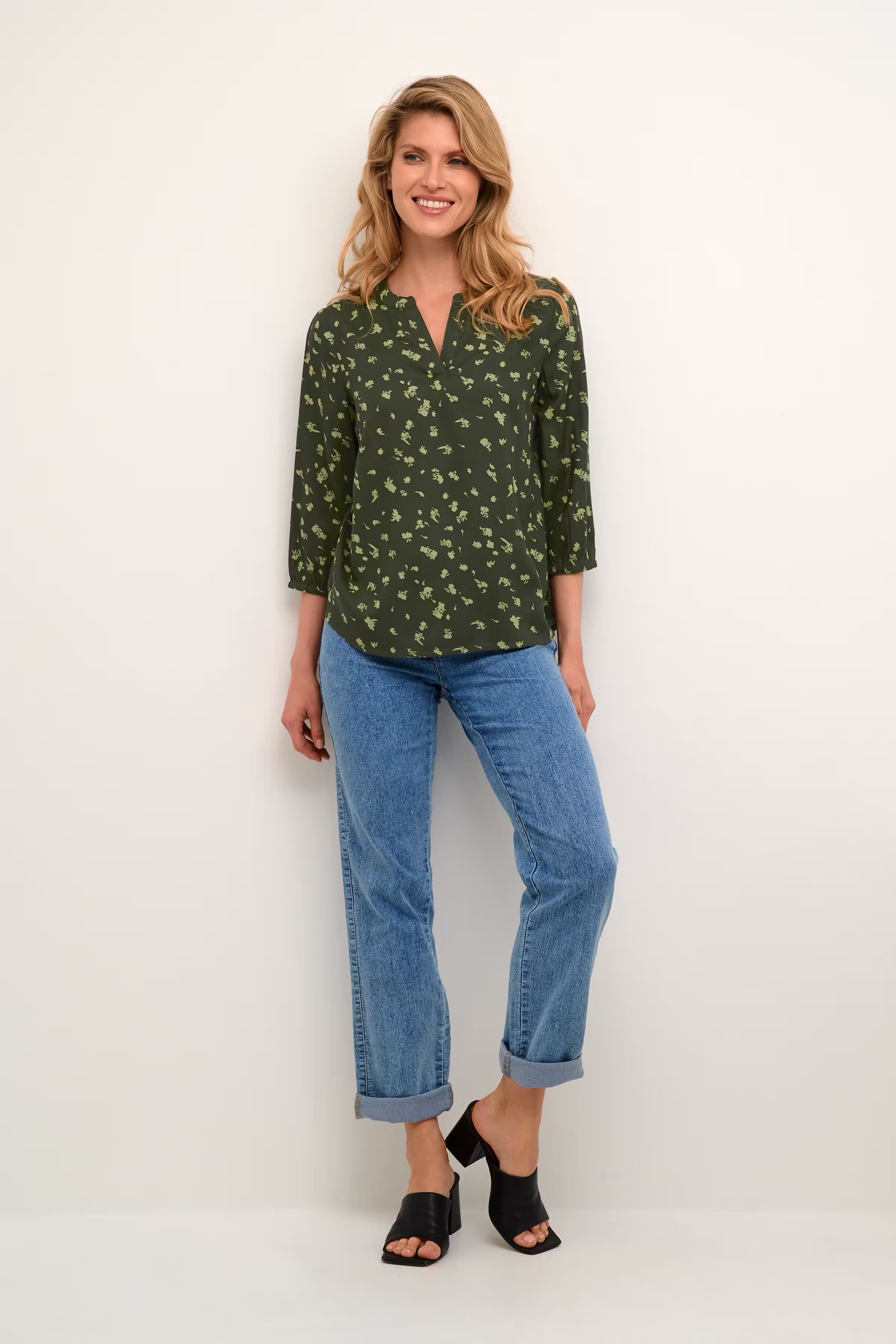 BPpolina Bluse LOOKBOOK FRONT 10590522-104979B