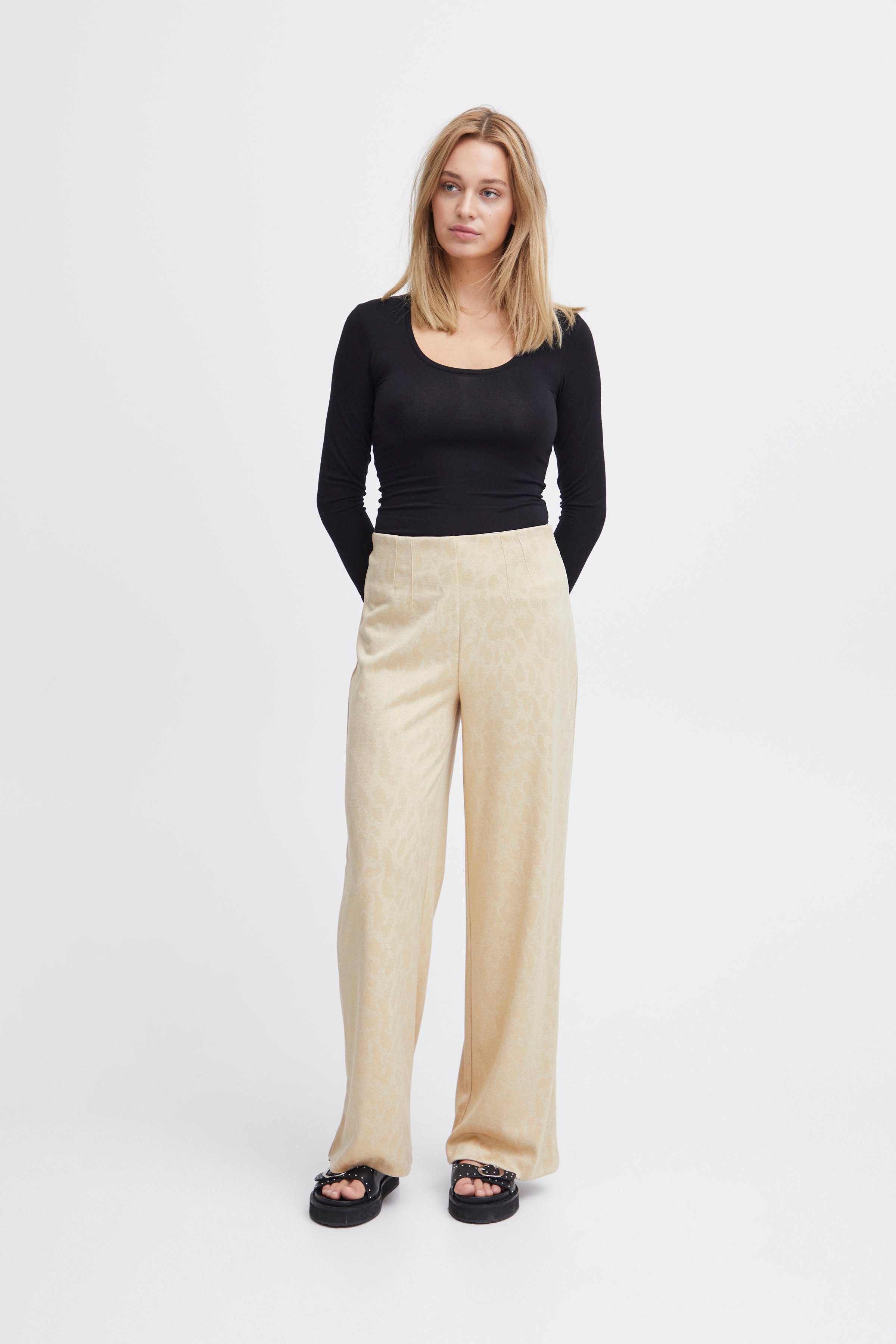 IHKATE Hose LOOKBOOK FRONT 20120655-151308