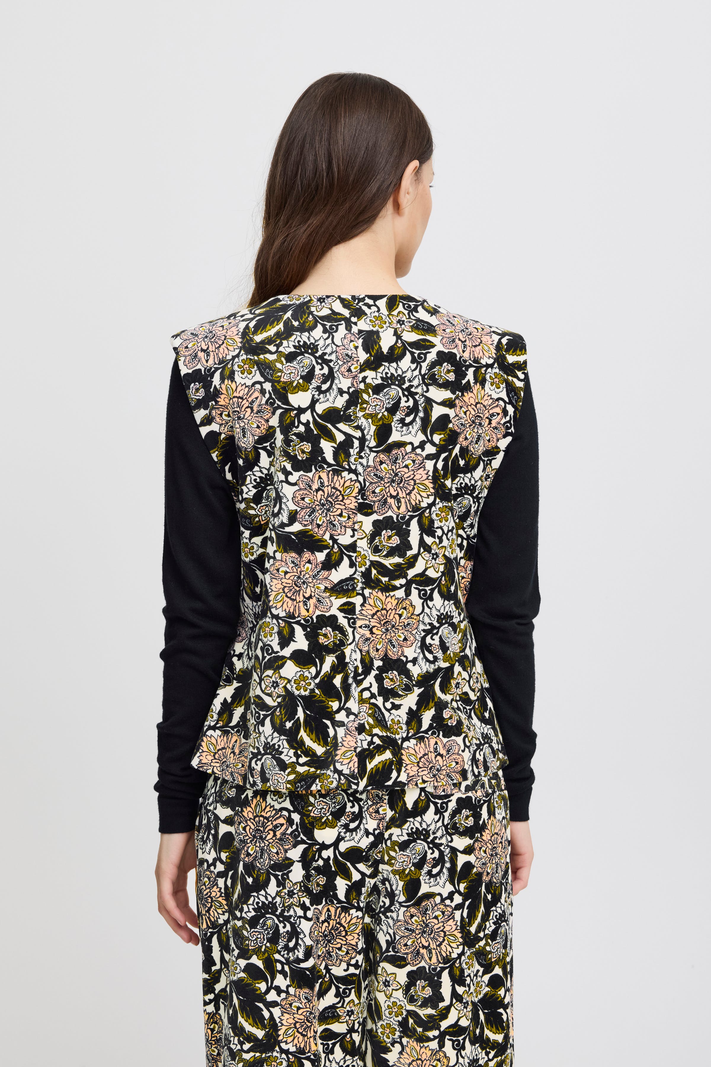 IRVELVA Vest LOOKBOOK BACK 20121621-203454