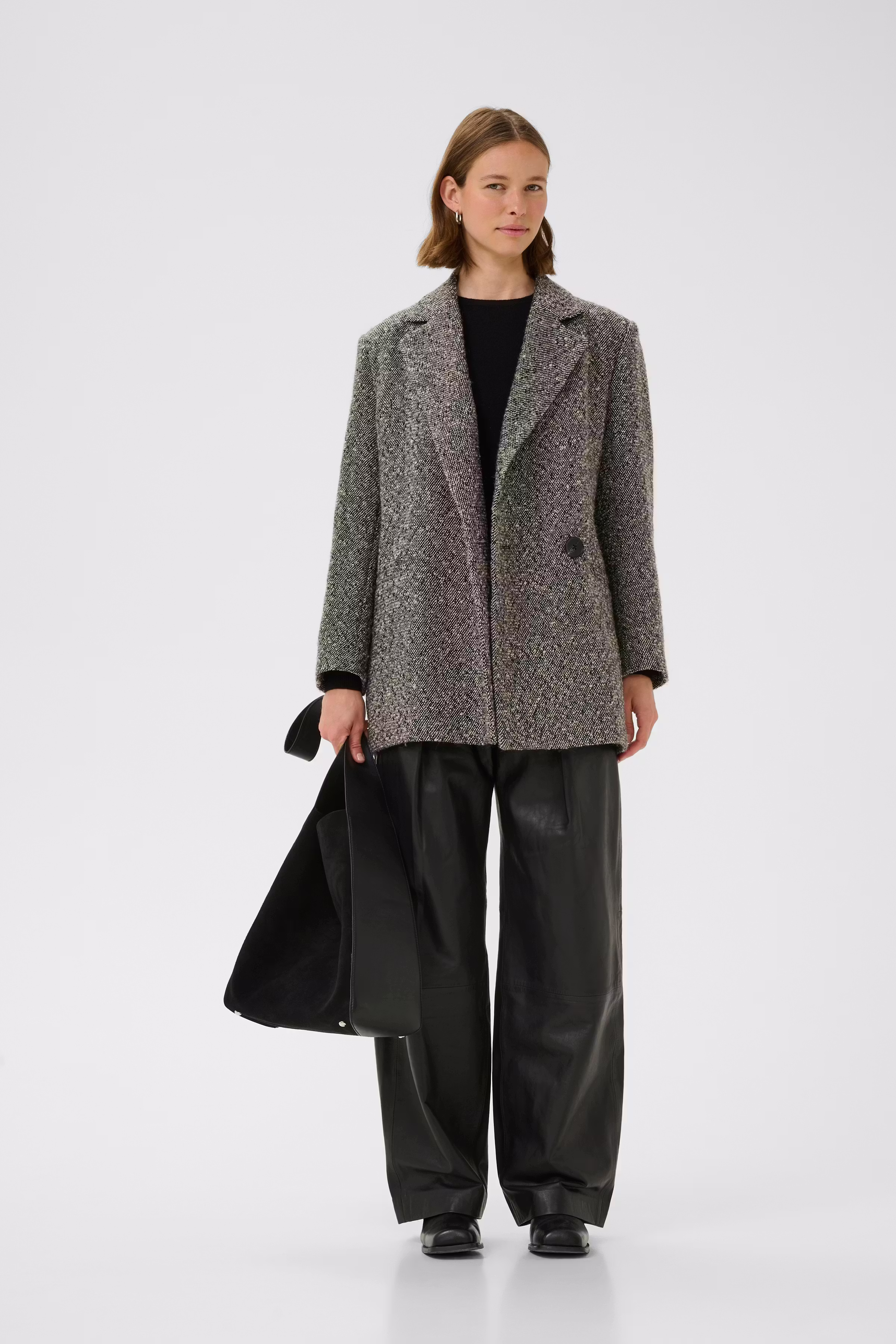 YashaIW Mantel LOOKBOOK FRONT 30110612-300027