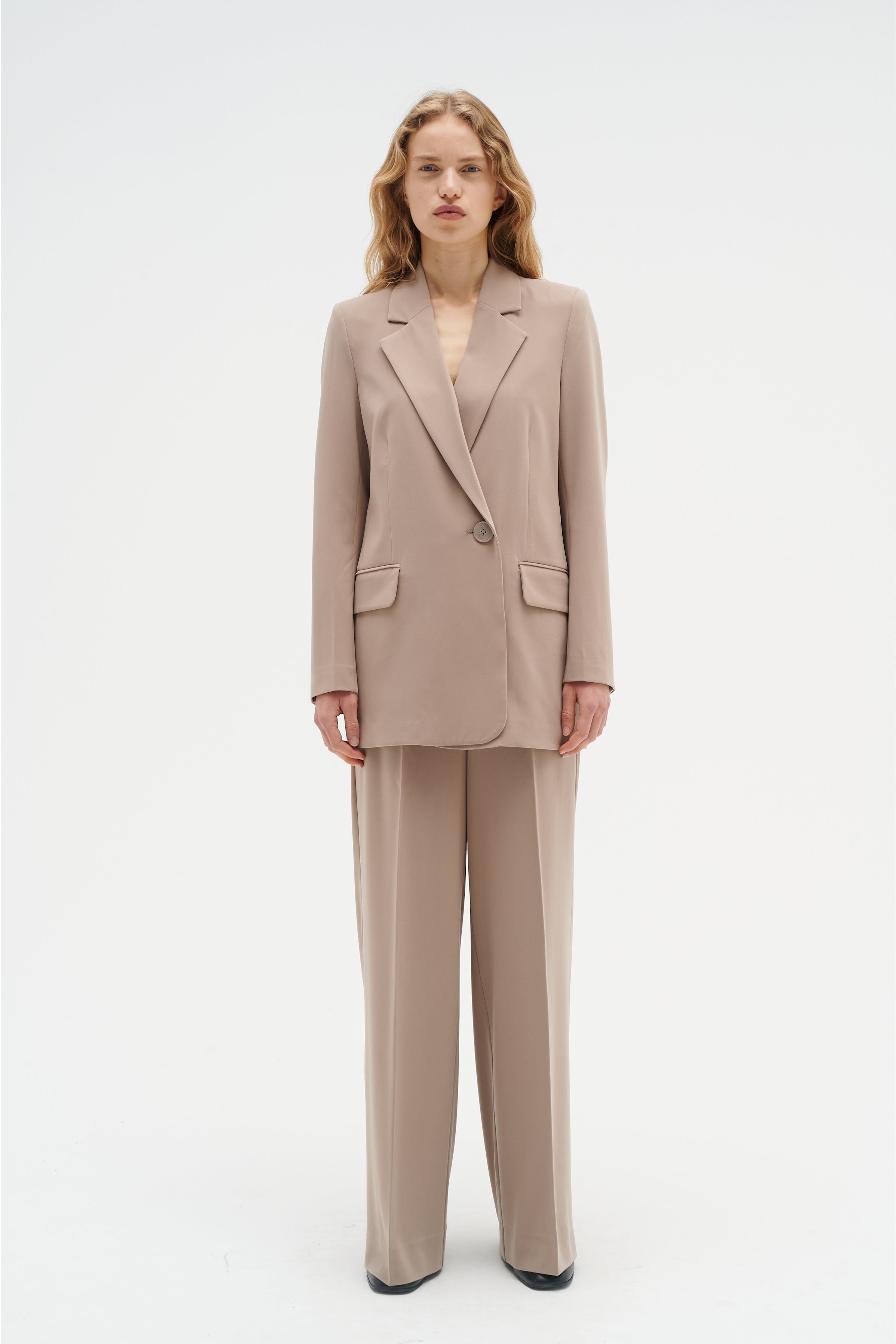 AdianIW Blazer LOOKBOOK FRONT 30107854-161211