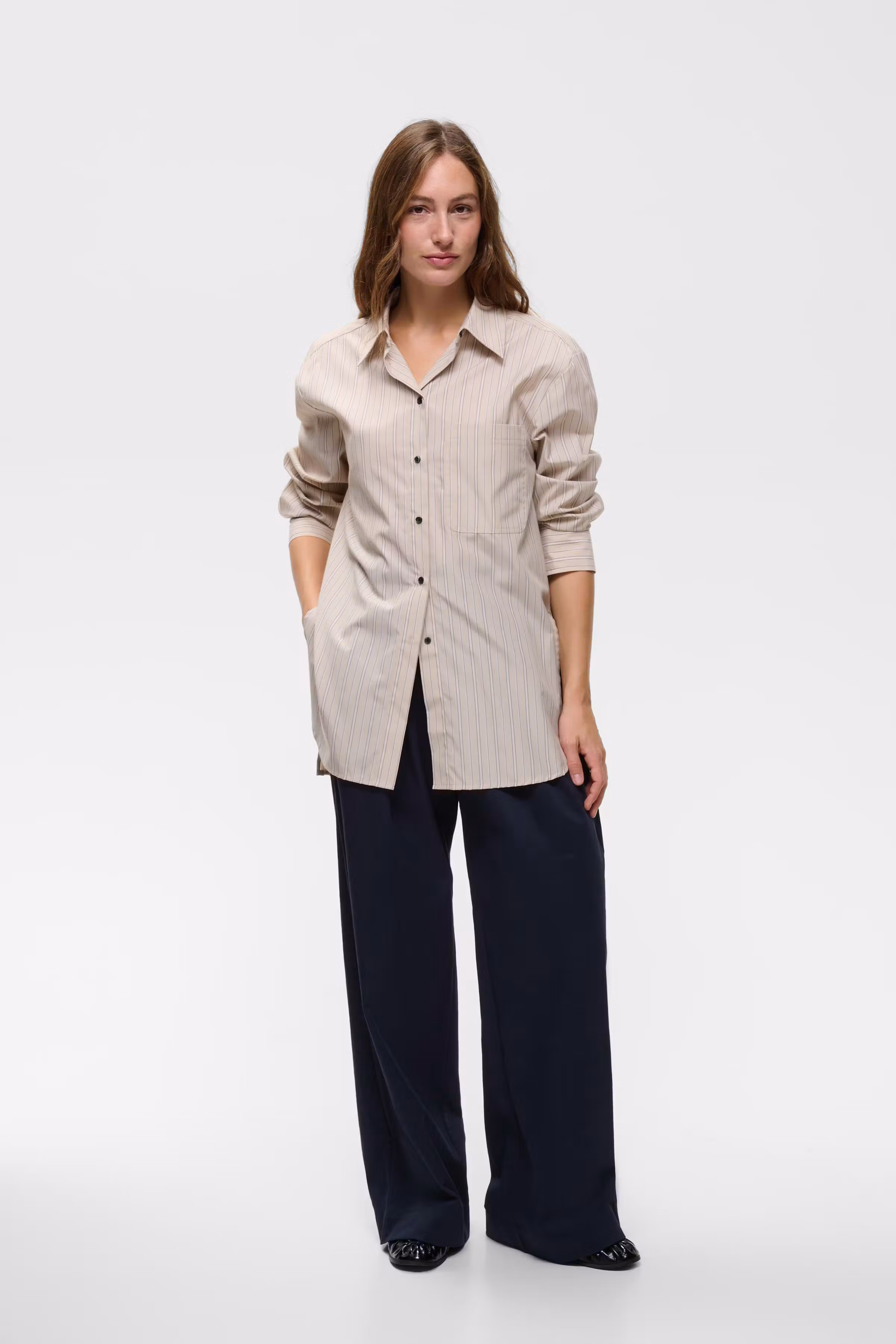 LukkiaIW Hose LOOKBOOK FRONT 30111444-300005