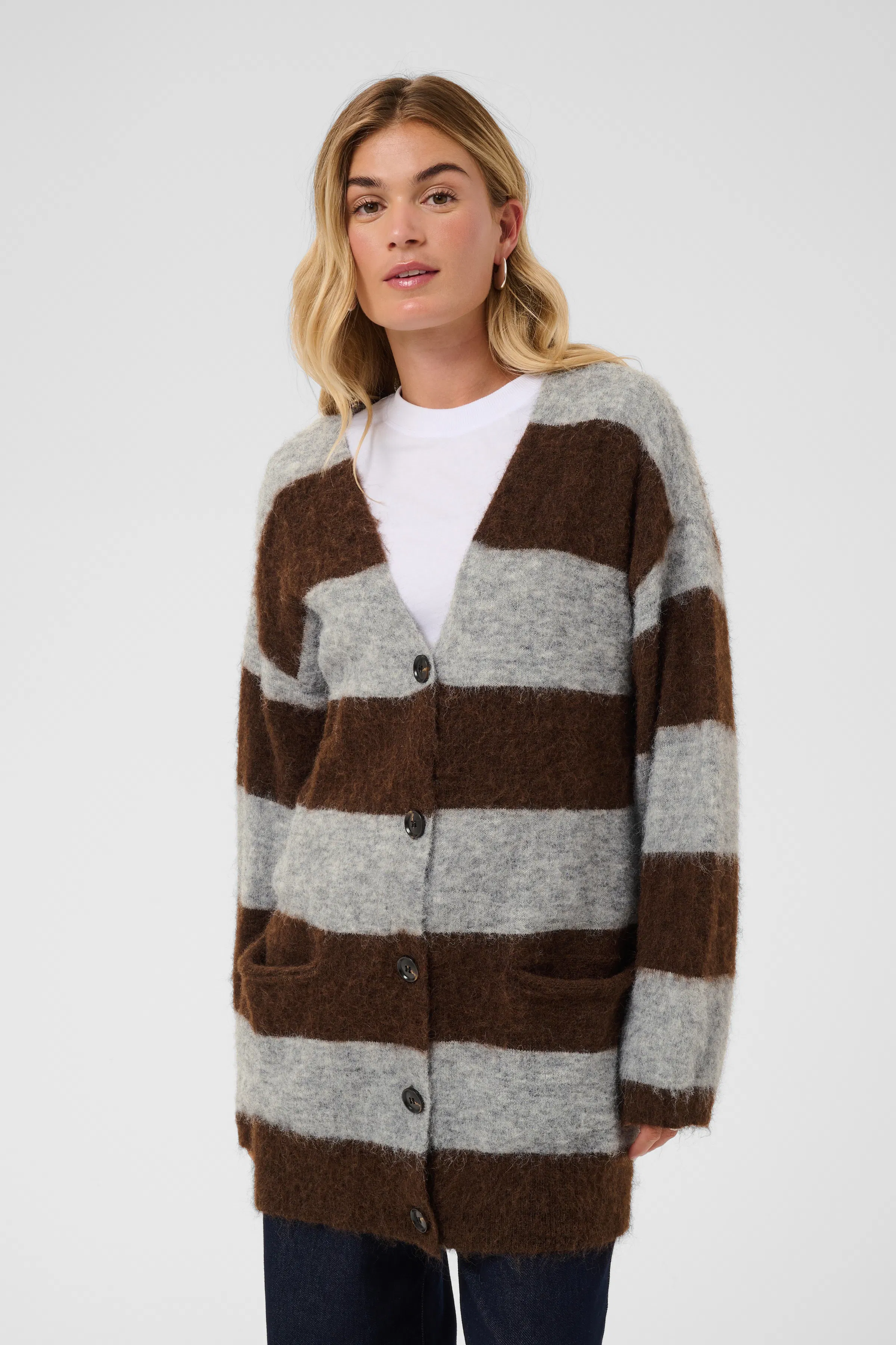 TayzieSZ Cardigan LOOKBOOK FRONT 30515376-305237