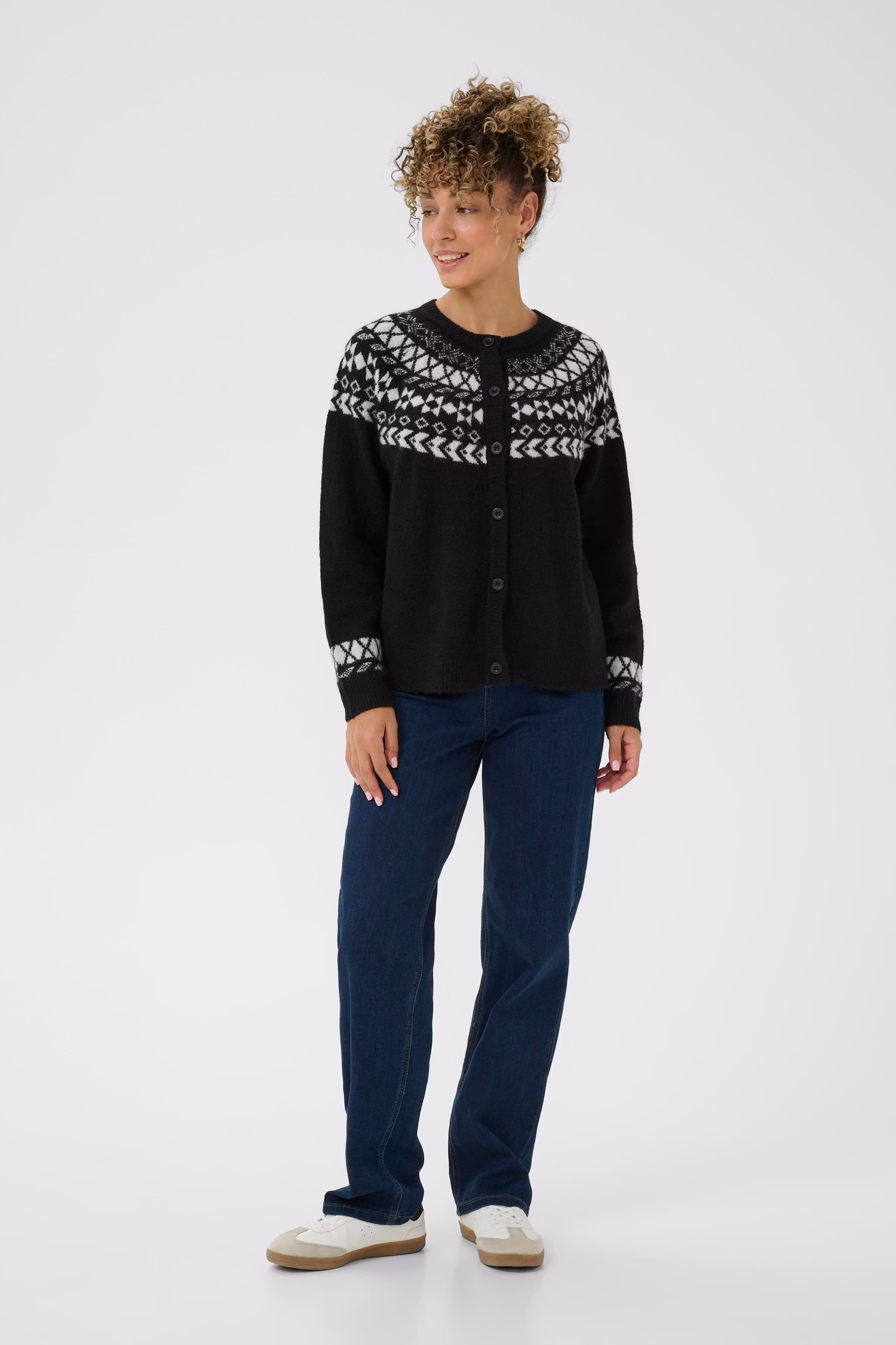 CRCherrie Pullover LOOKBOOK FRONT 10614972-109205