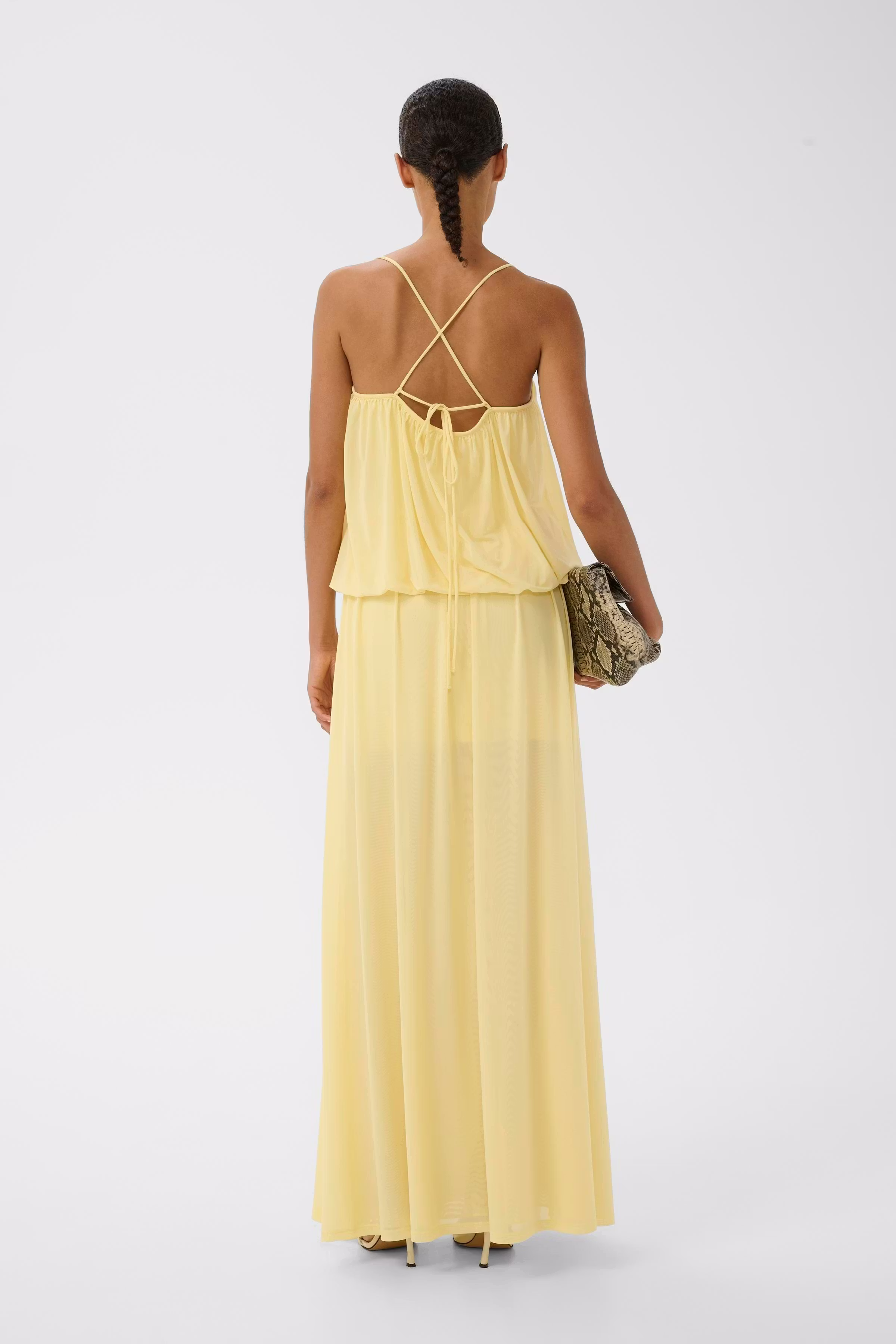 GZsamera Kjole LOOKBOOK BACK 10911215-120722