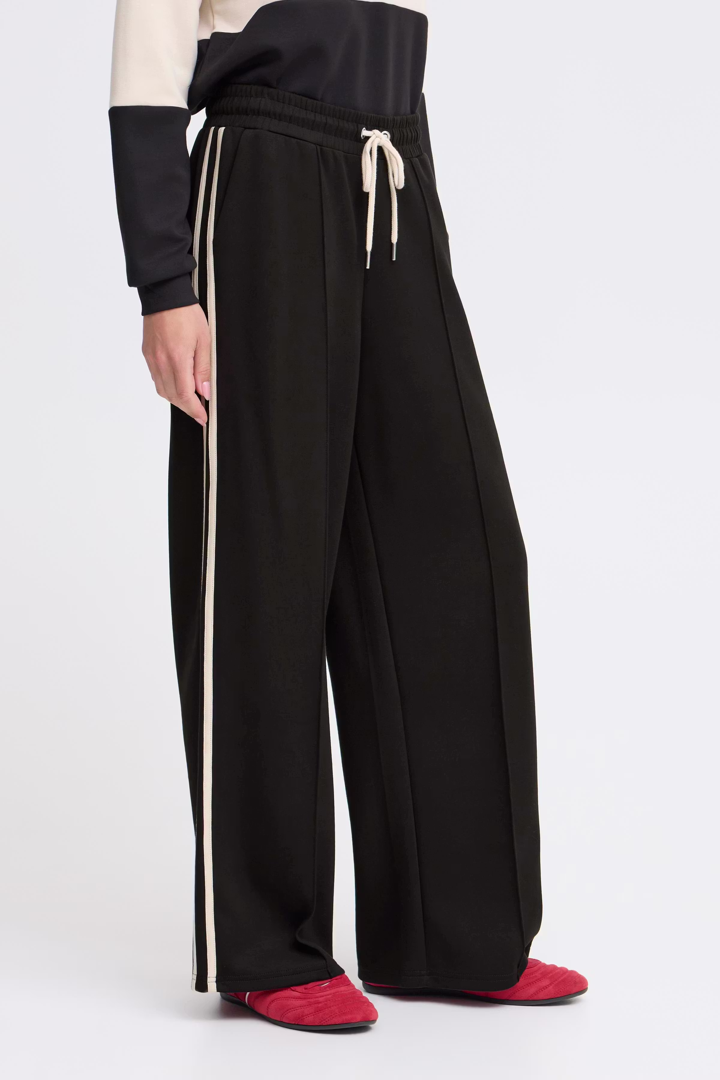 BYPUSTI Hose LOOKBOOK FRONT 20818053-194008