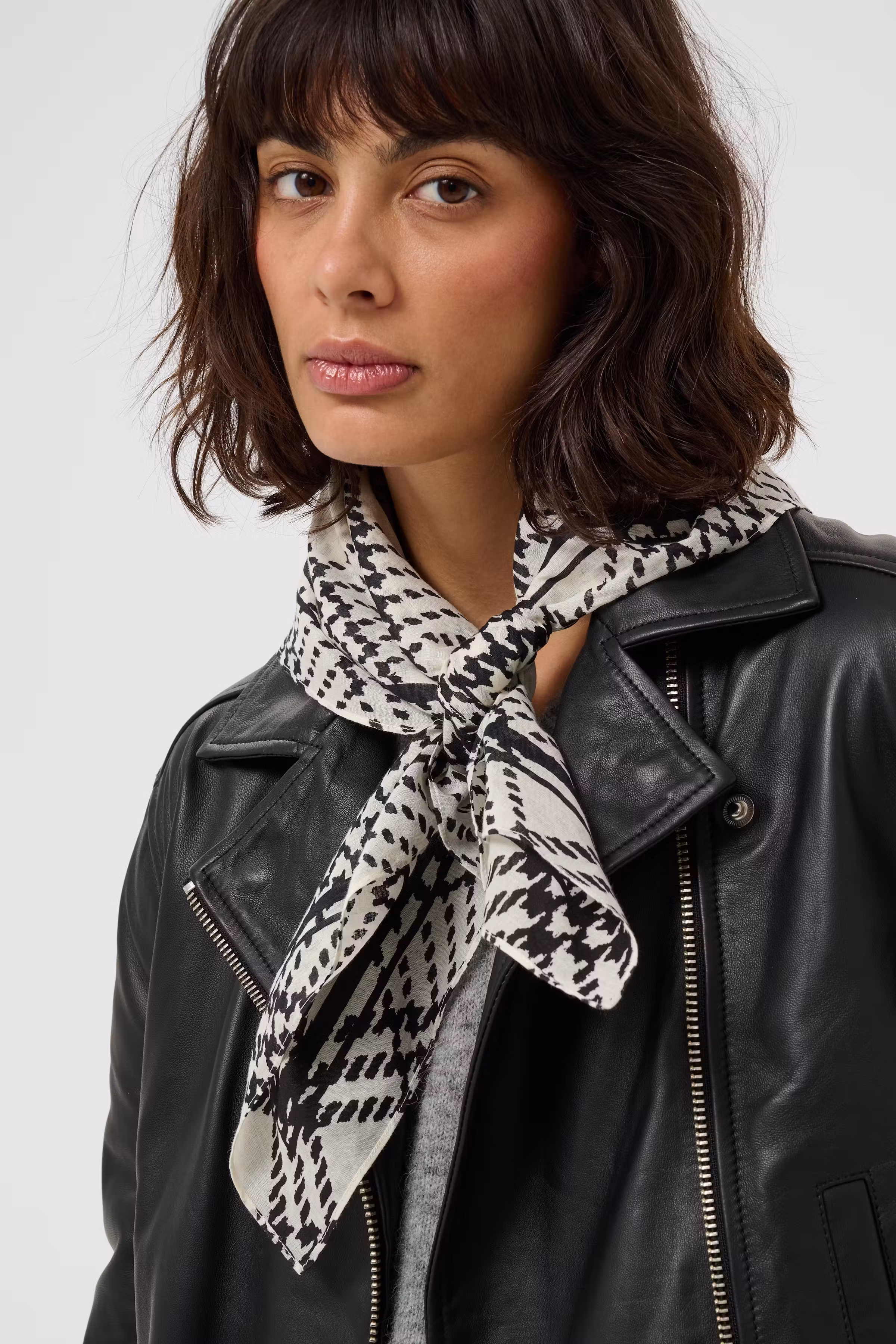 PhiPW Sjaal LOOKBOOK DETAIL 30309304-305303