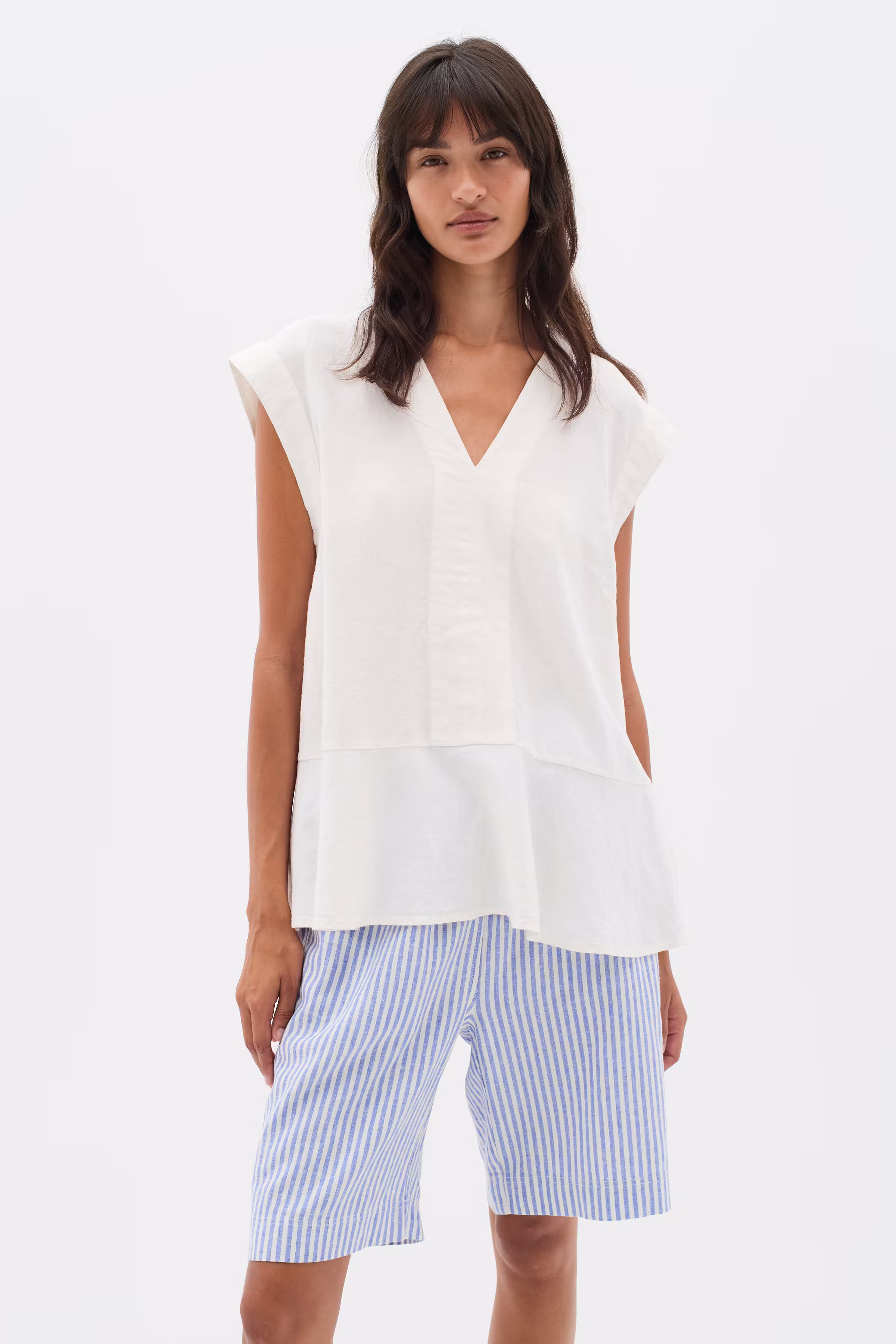 RimoneIW Linen Shorts LOOKBOOK FRONT 30110363-300012