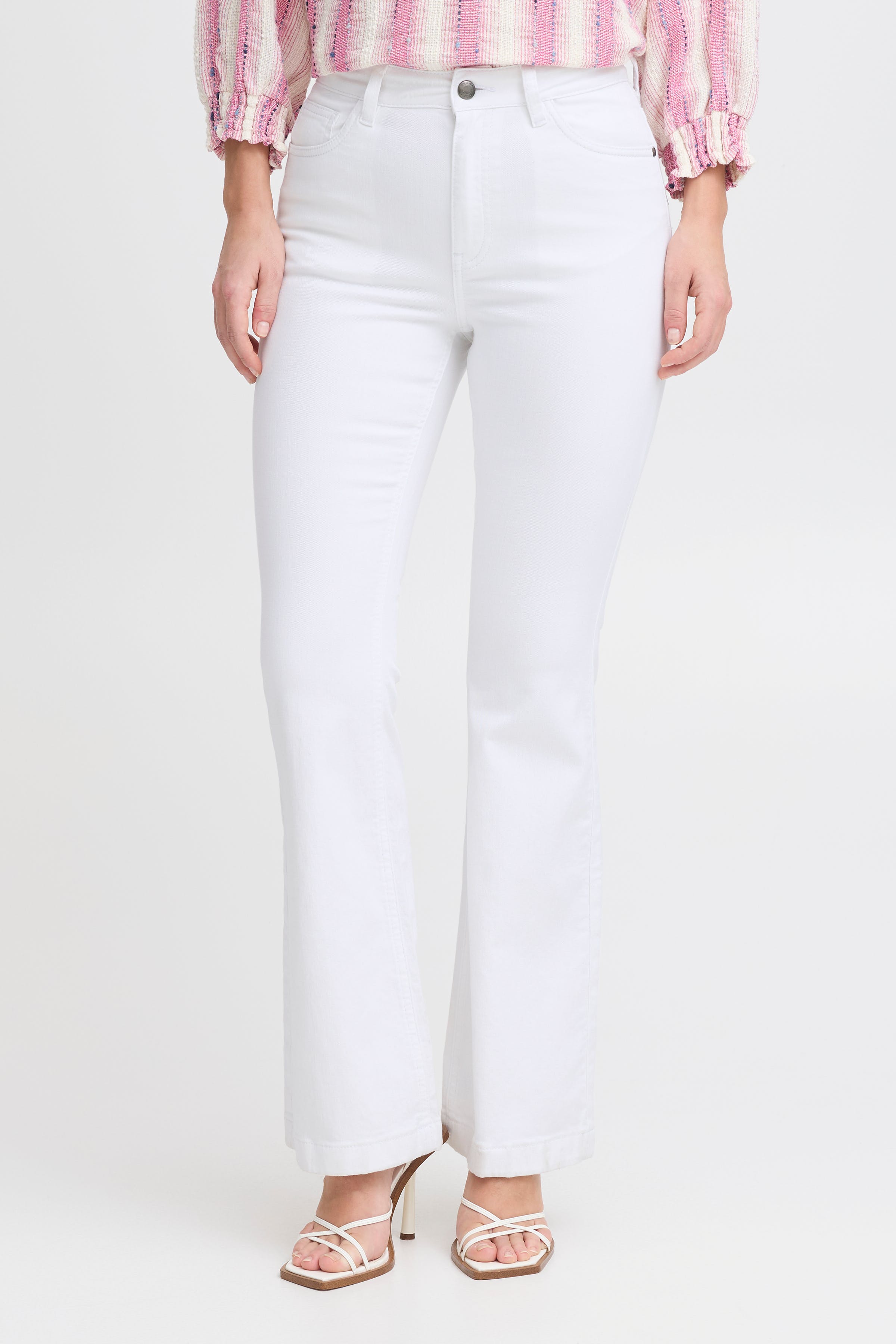 PZBECCA UHW Bootcut Leg LOOKBOOK FRONT 50209016-200003