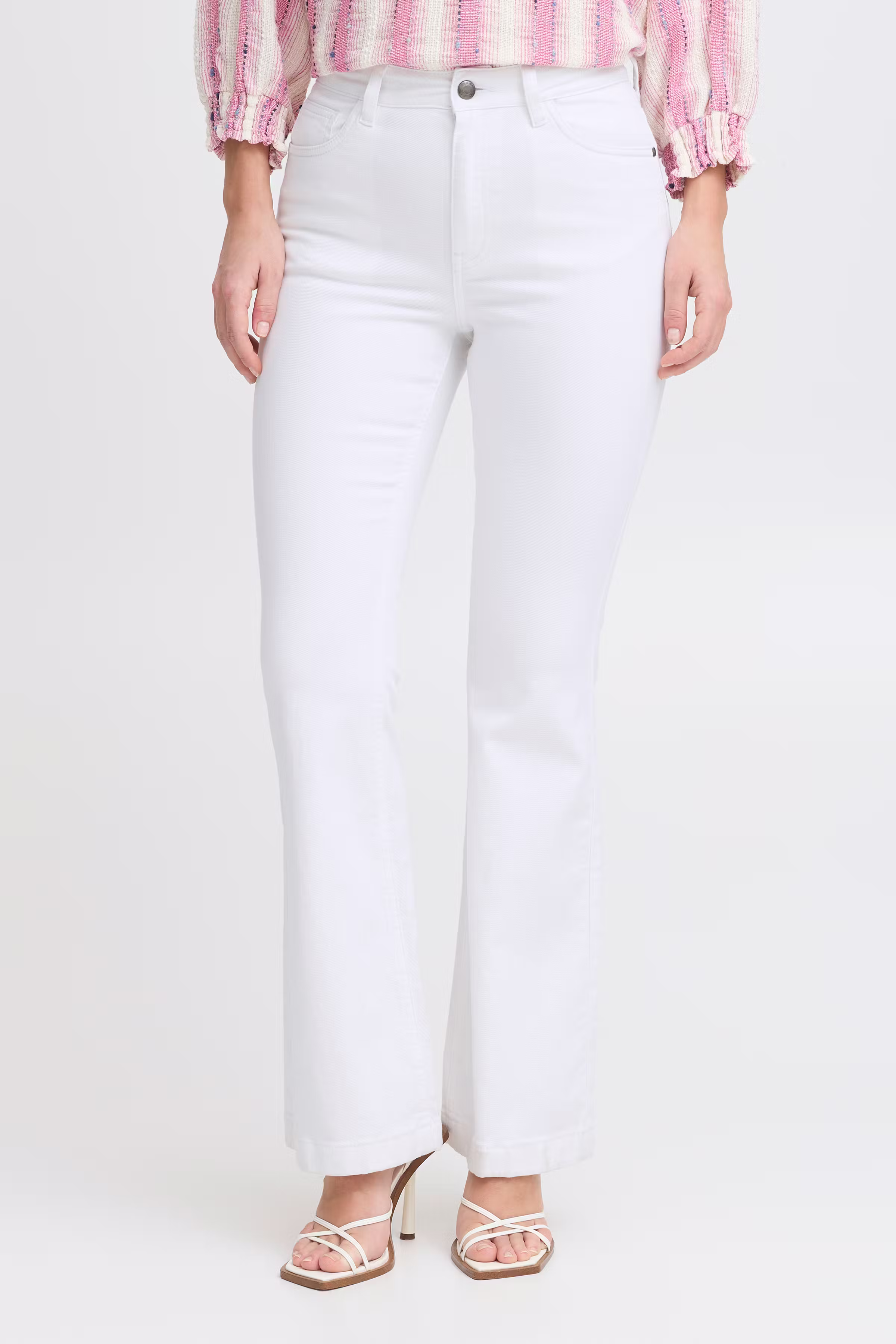 PZBECCA UHW Bootcut Leg LOOKBOOK FRONT 50209016-200003