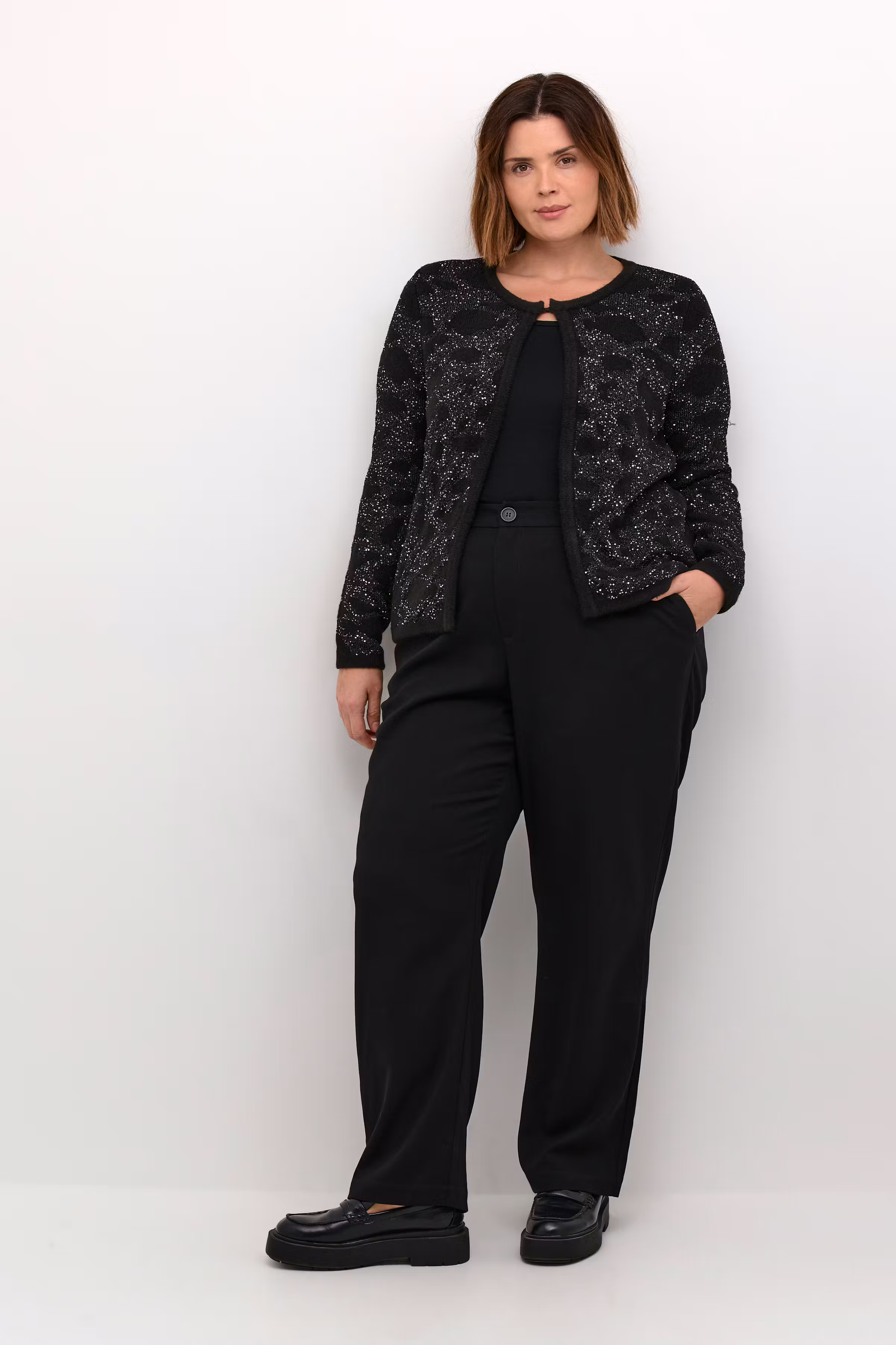 KCmira Cardigan LOOKBOOK FRONT 10582766-100121